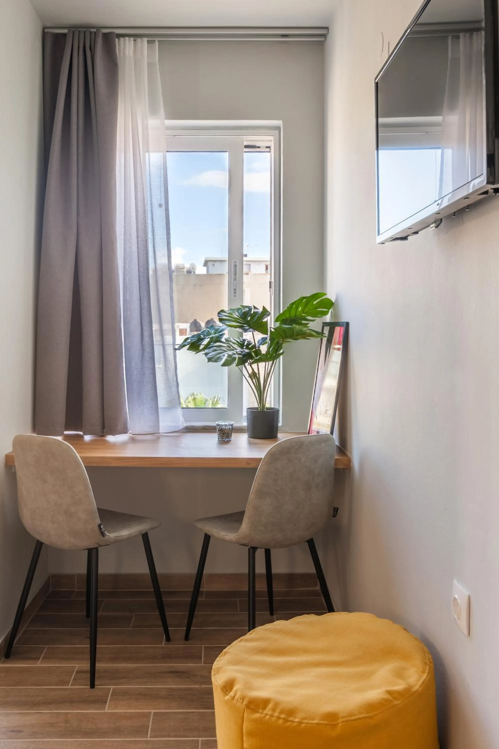 Seating area in Raise Kornarou City Stay