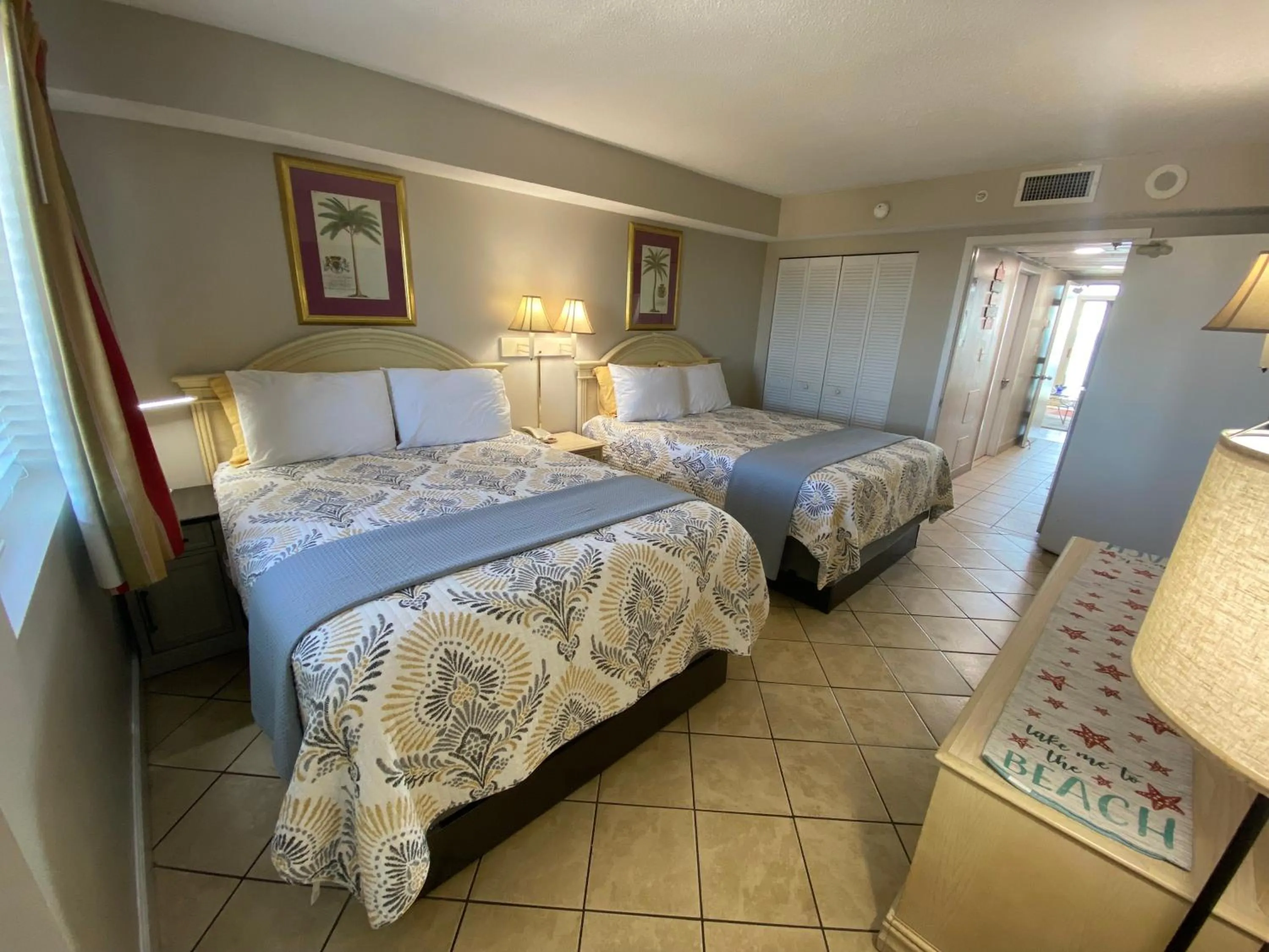 Bedroom, Bed in Camelot By The Sea Ocean Front Condo