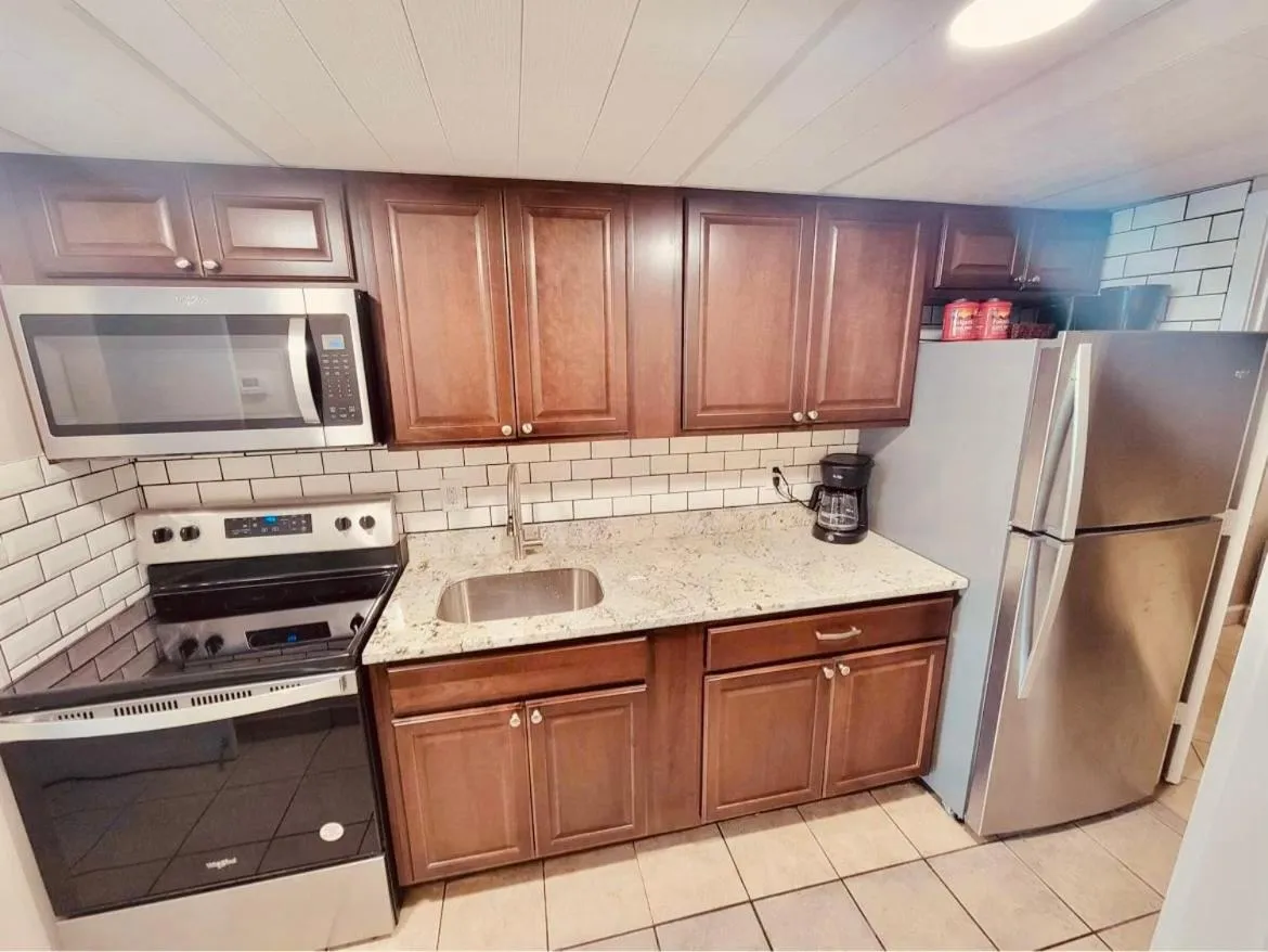 Kitchen or kitchenette in Camelot By The Sea Ocean Front Condo