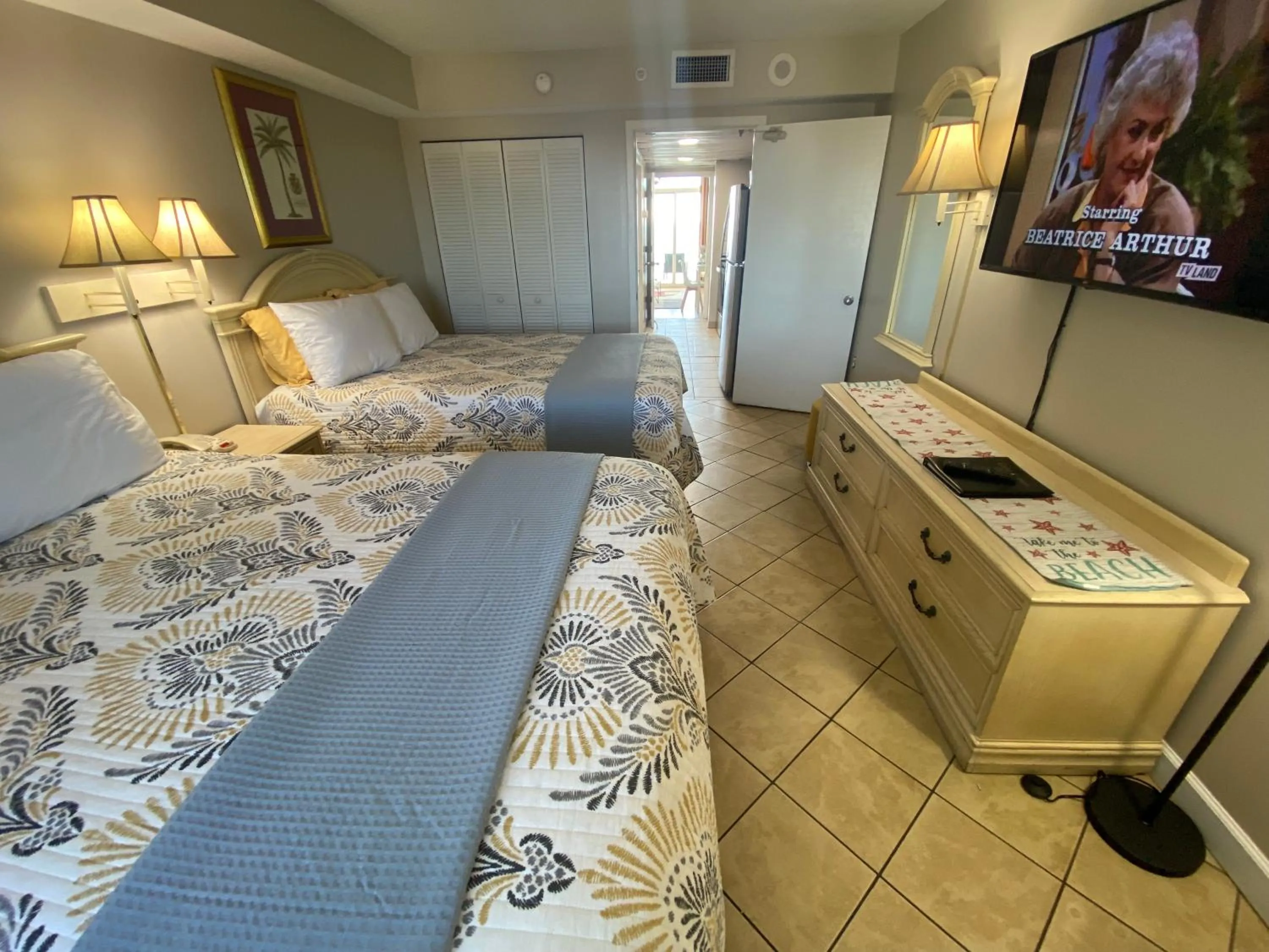 Bedroom, Bed in Camelot By The Sea Ocean Front Condo