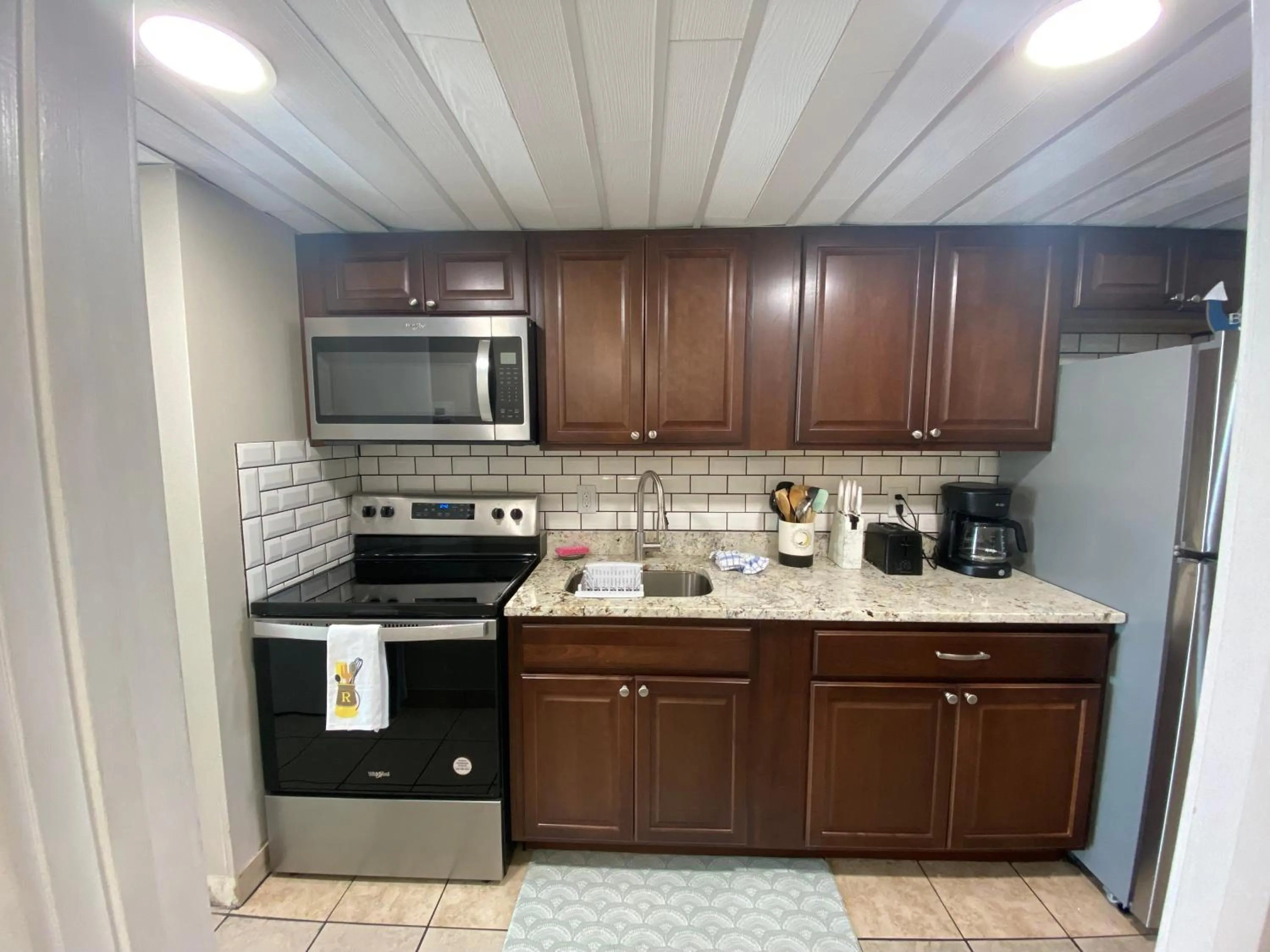 Coffee/tea facilities in Camelot By The Sea Ocean Front Condo