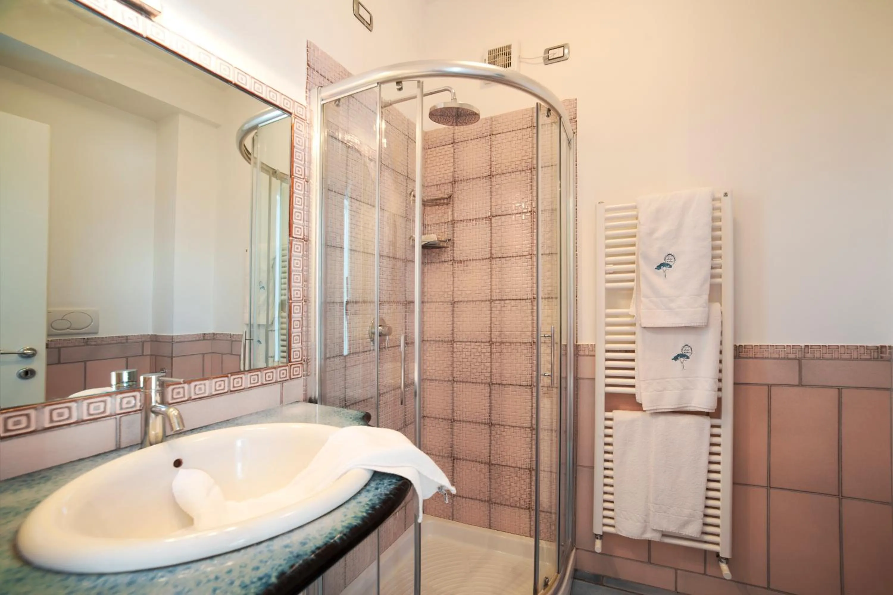 Shower in Hotel Il Pino