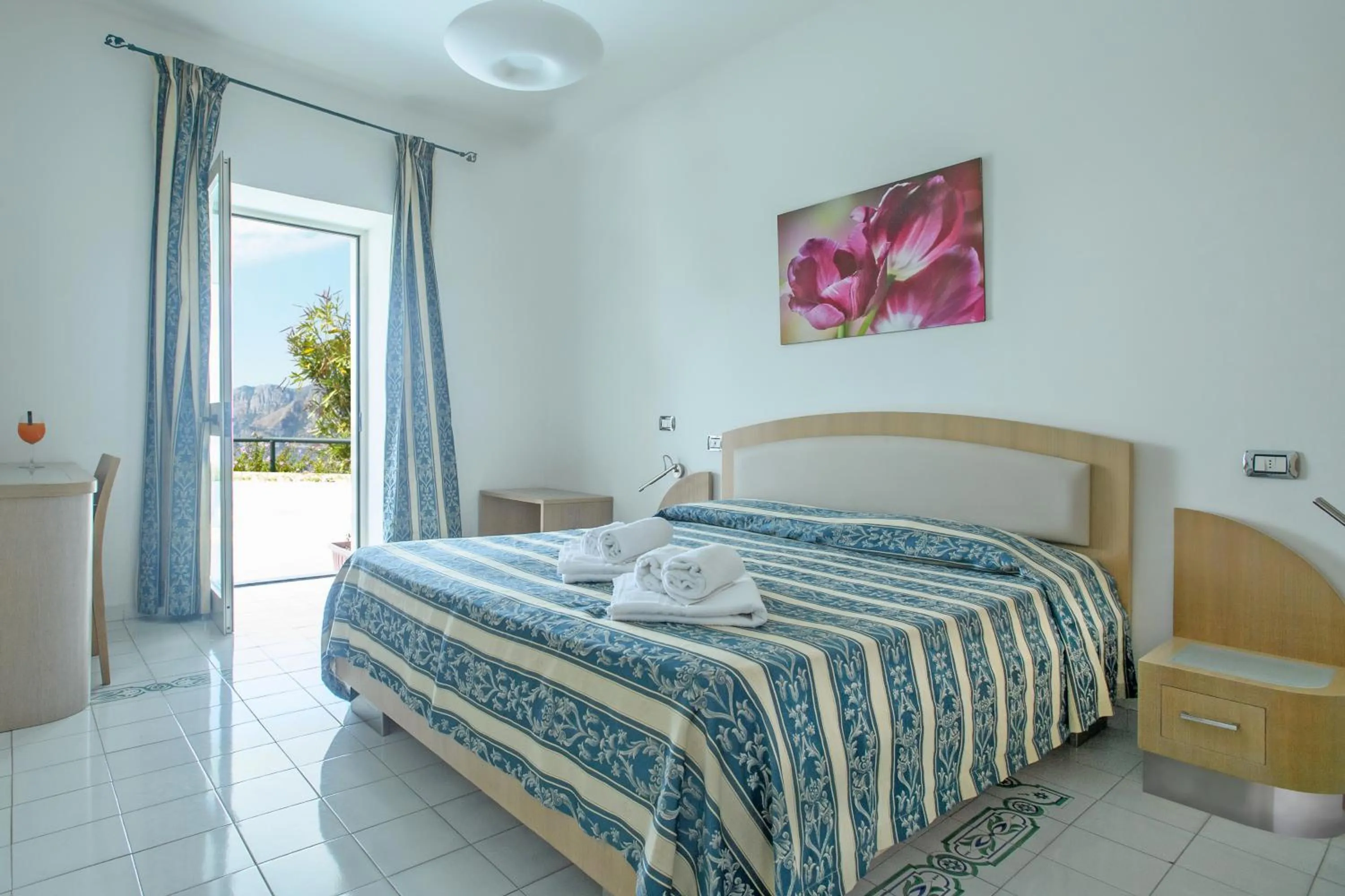 View (from property/room), Bed in Hotel Il Pino