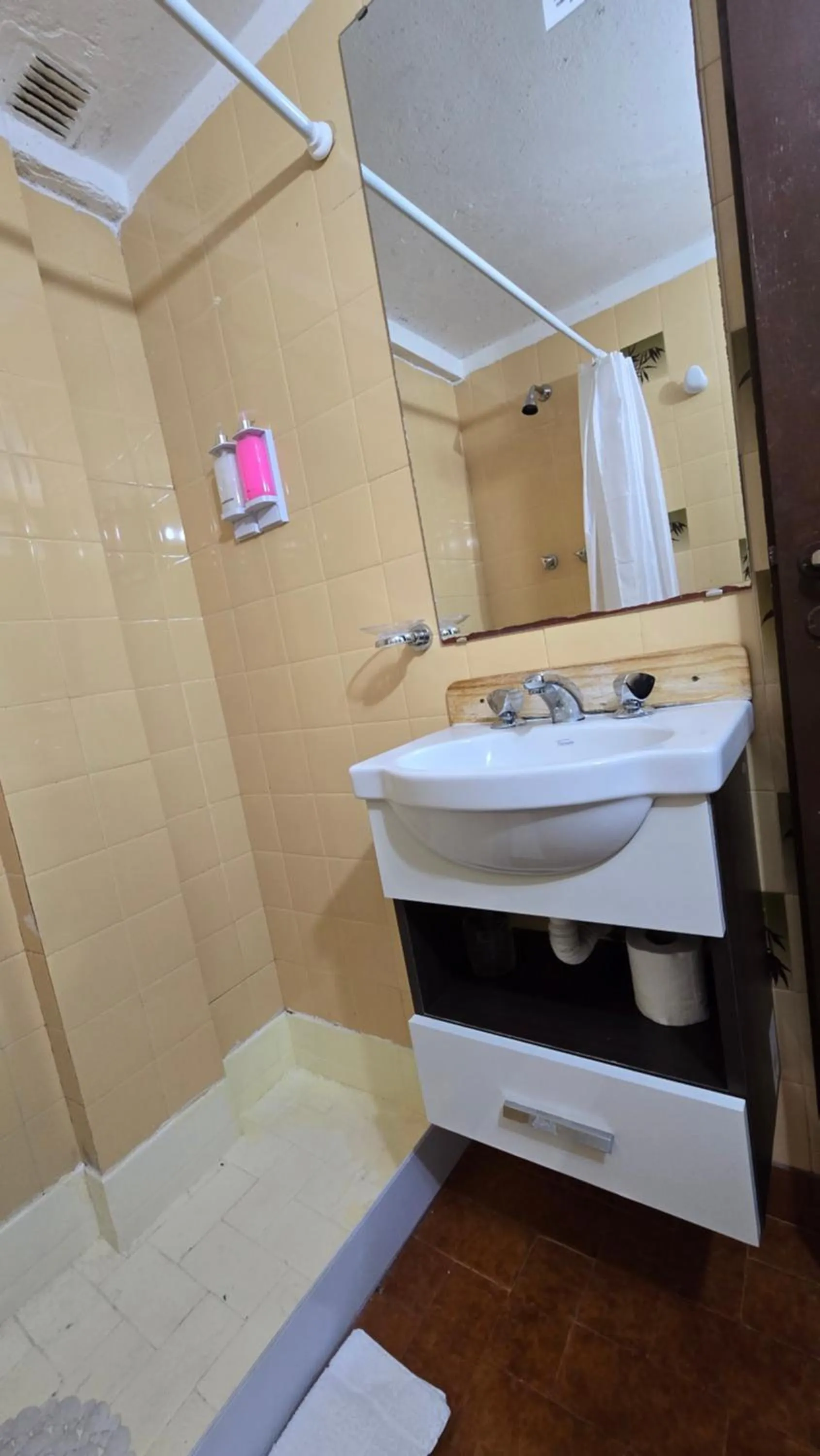 Shower in Hotel Panorama