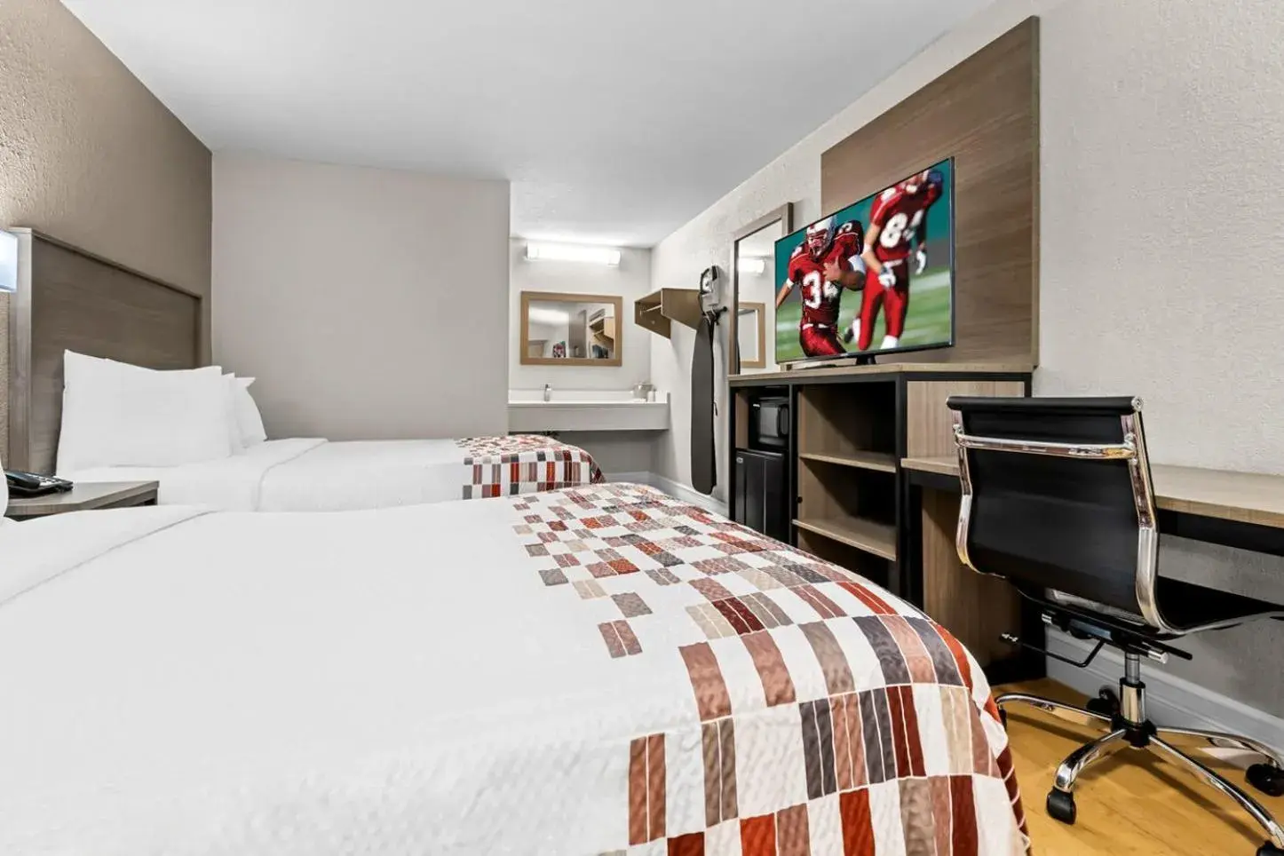 Deluxe Room with Two Double Beds Smoke Free in Red Roof Inn Tampa Fairgrounds - Casino Deluxe Room with Two Double Beds Smoke Free in Red Roof Inn Tampa Fairgrounds - Casino