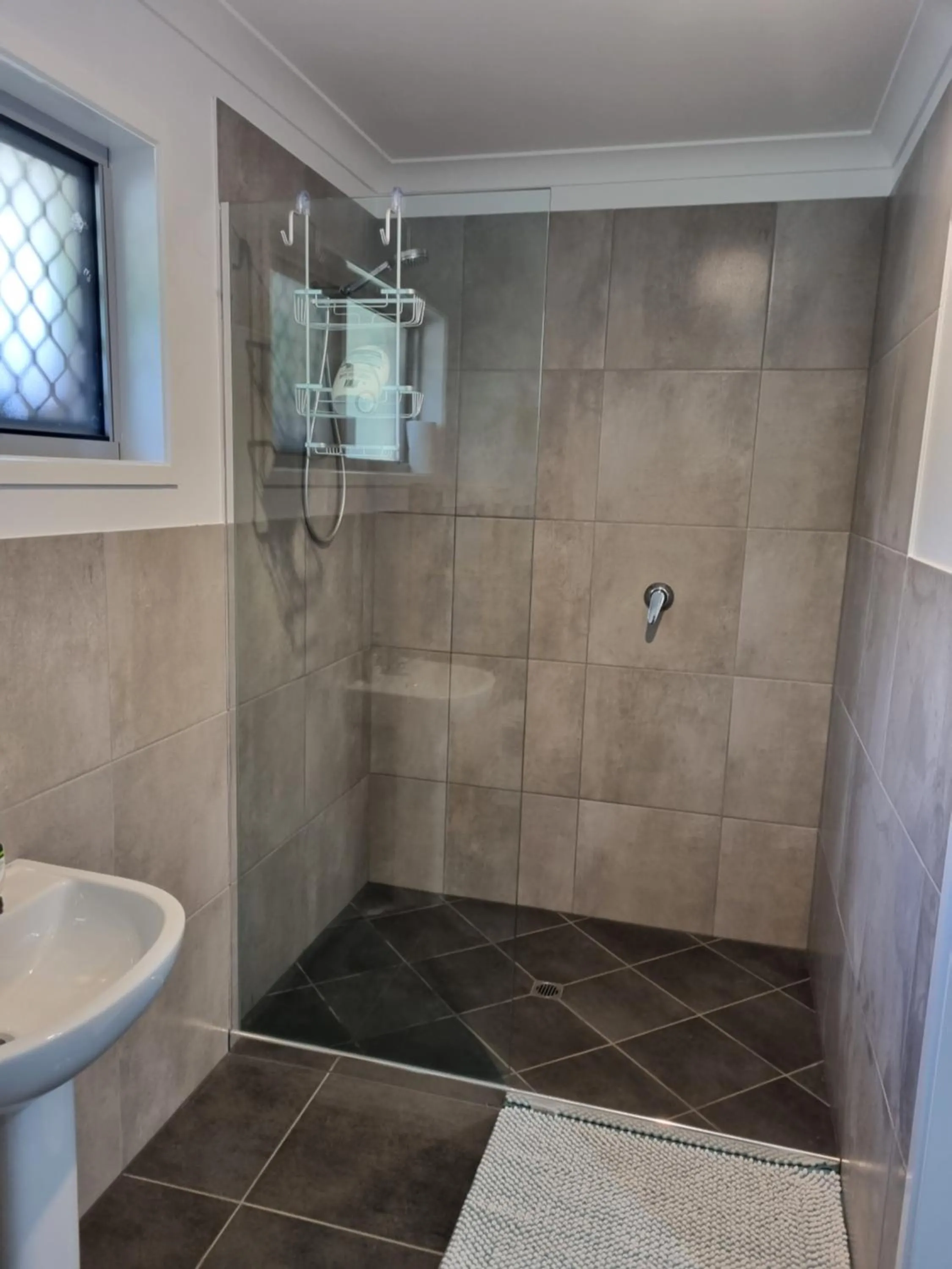 Shower in Markwell Villa's Kingaroy