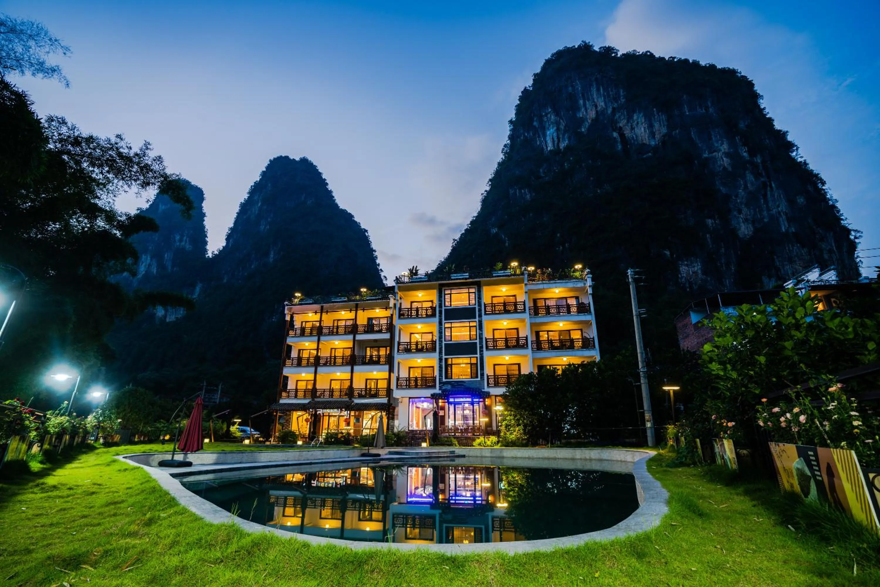 Property building in Yangshuo Mountain River Ballad Hotel - Free Yangshuo Train Station Pick Up and Drop Off