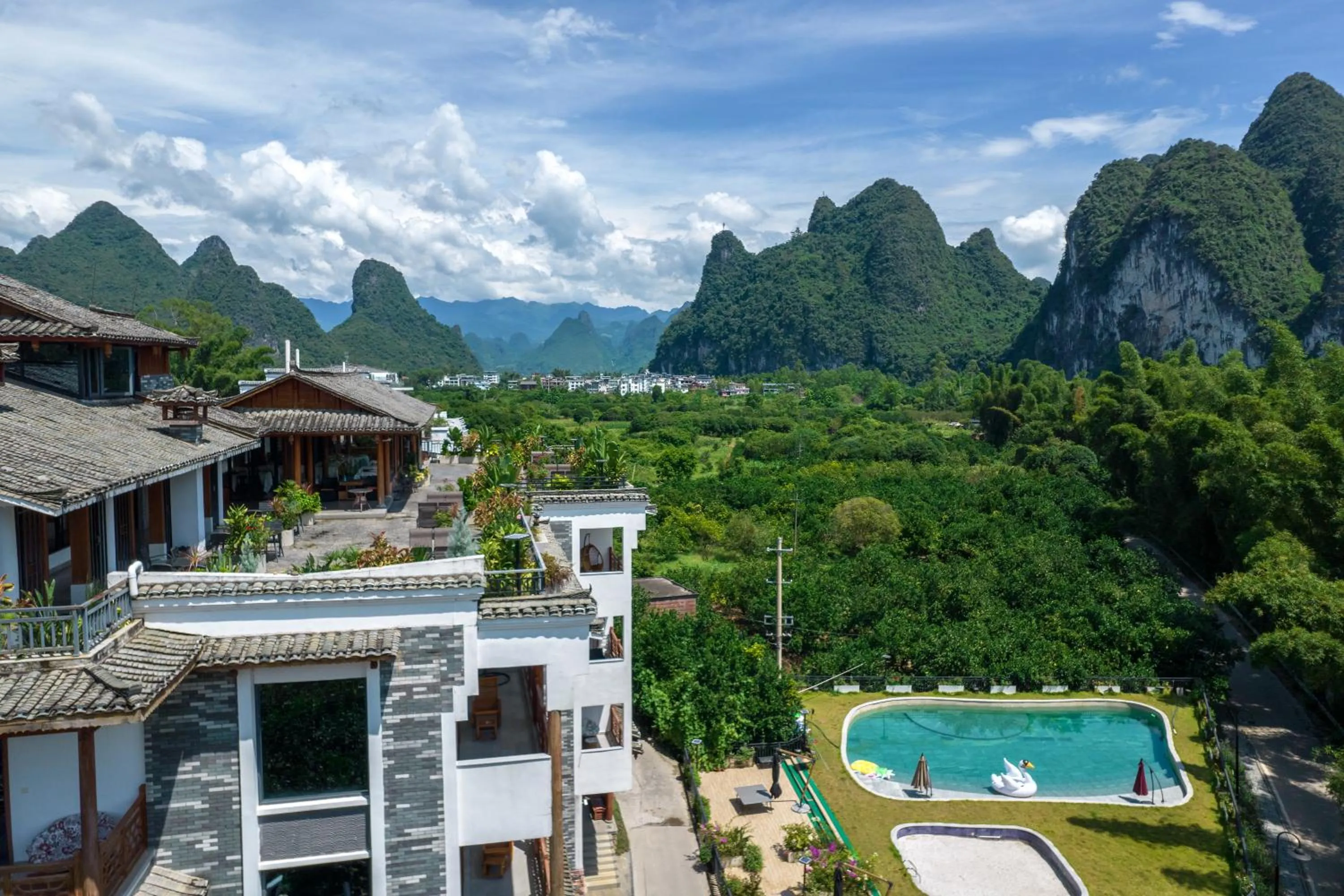 Property building in Yangshuo Mountain River Ballad Hotel - Free Yangshuo Train Station Pick Up and Drop Off