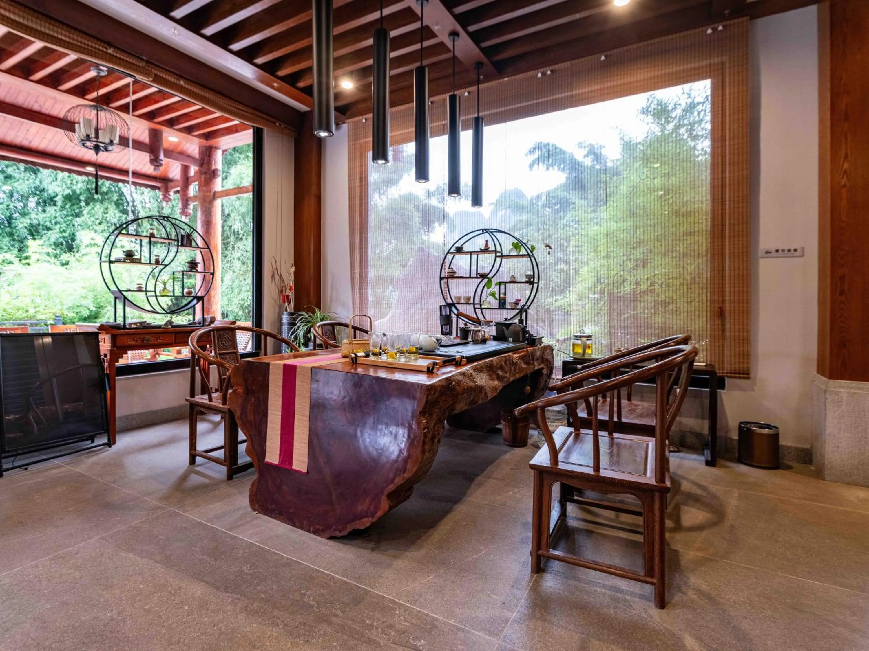 Lobby or reception in Yangshuo Mountain River Ballad Hotel - Free Yangshuo Train Station Pick Up and Drop Off