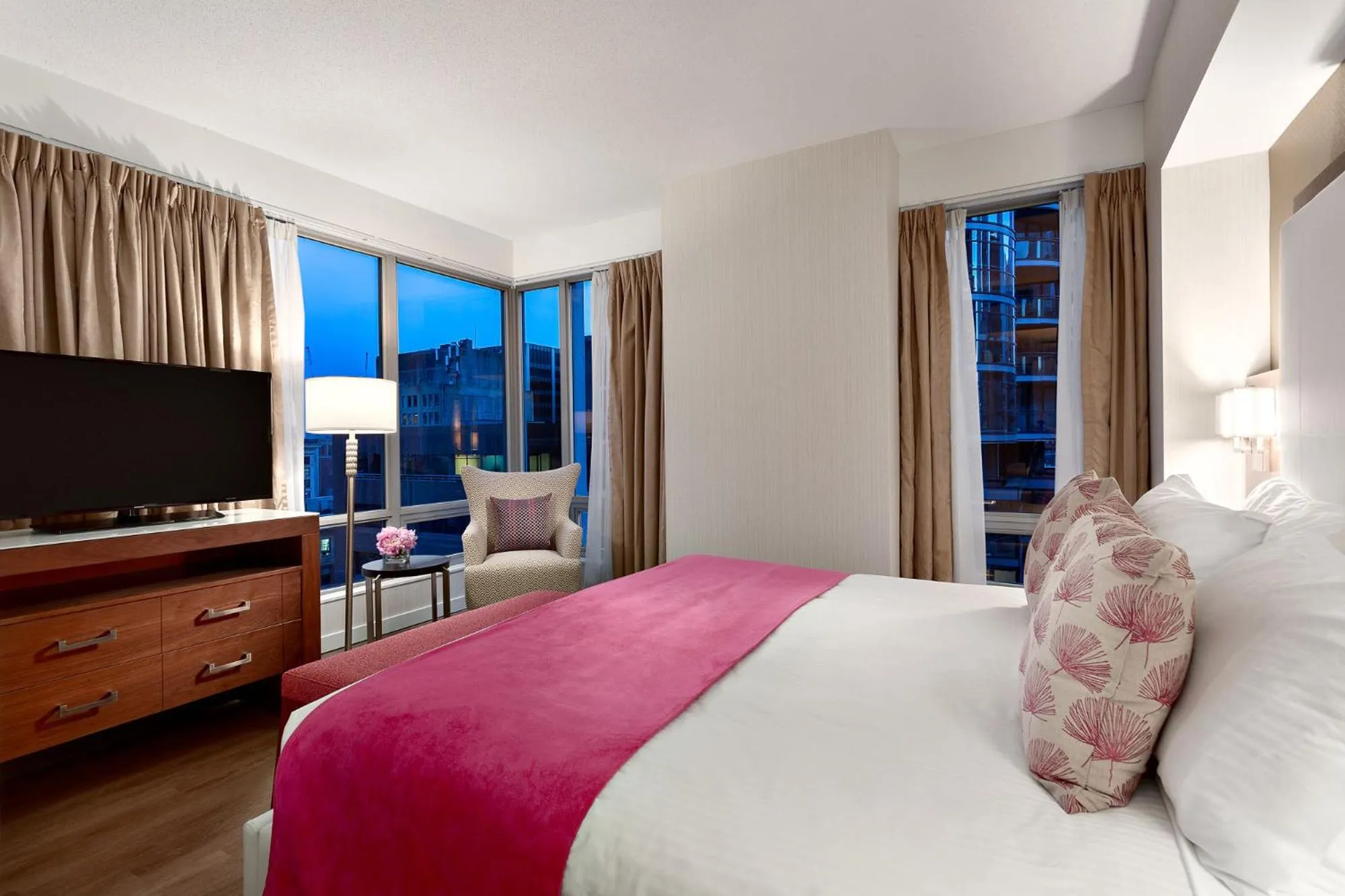 Bed in Auberge Vancouver Hotel