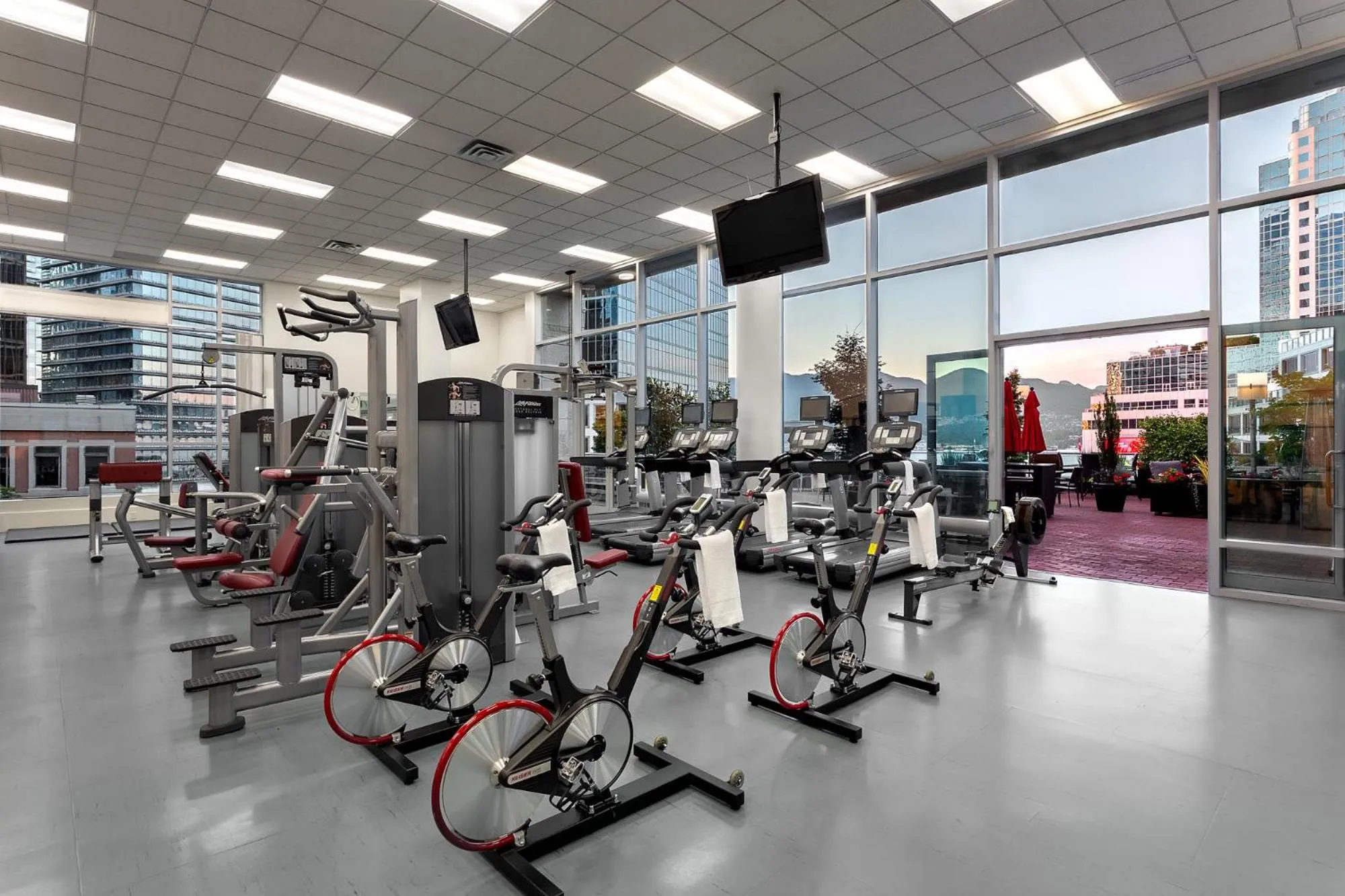 Fitness centre/facilities in Auberge Vancouver Hotel