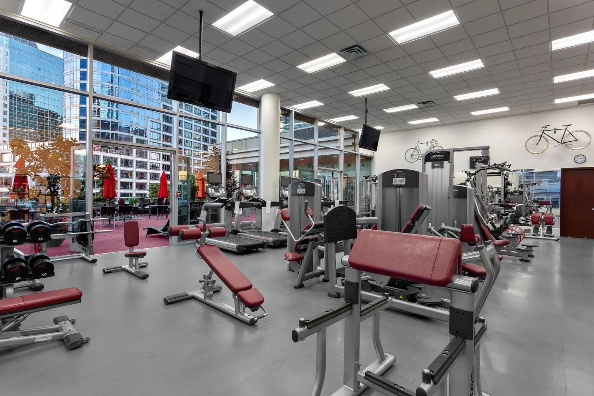 Fitness centre/facilities in Auberge Vancouver Hotel