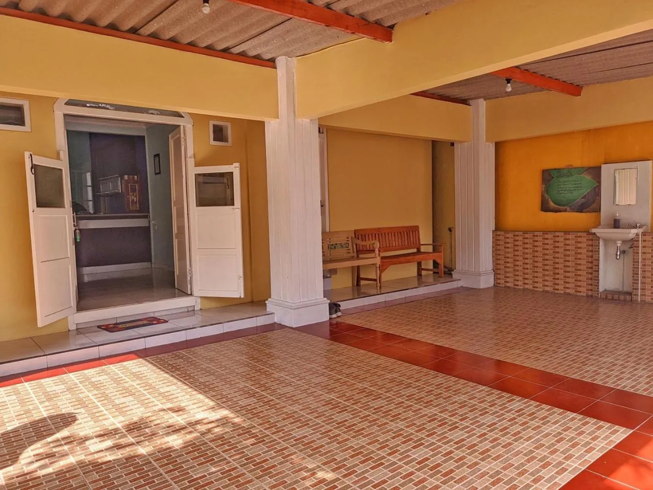 Facade/entrance in Homestay Simply Homy dekat Tugu Jogja dan Monjali