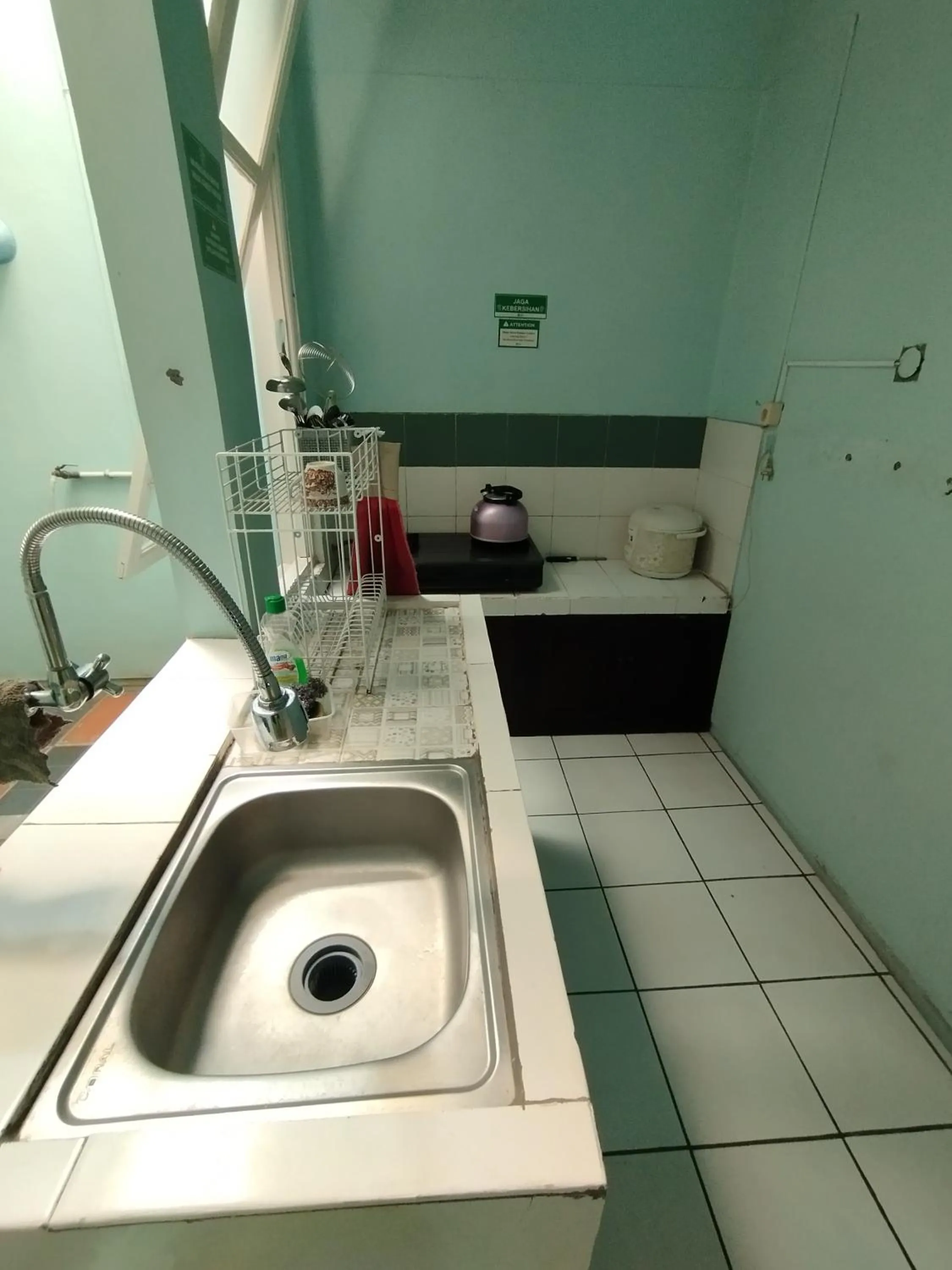 kitchen in Homestay Simply Homy dekat Tugu Jogja dan Monjali