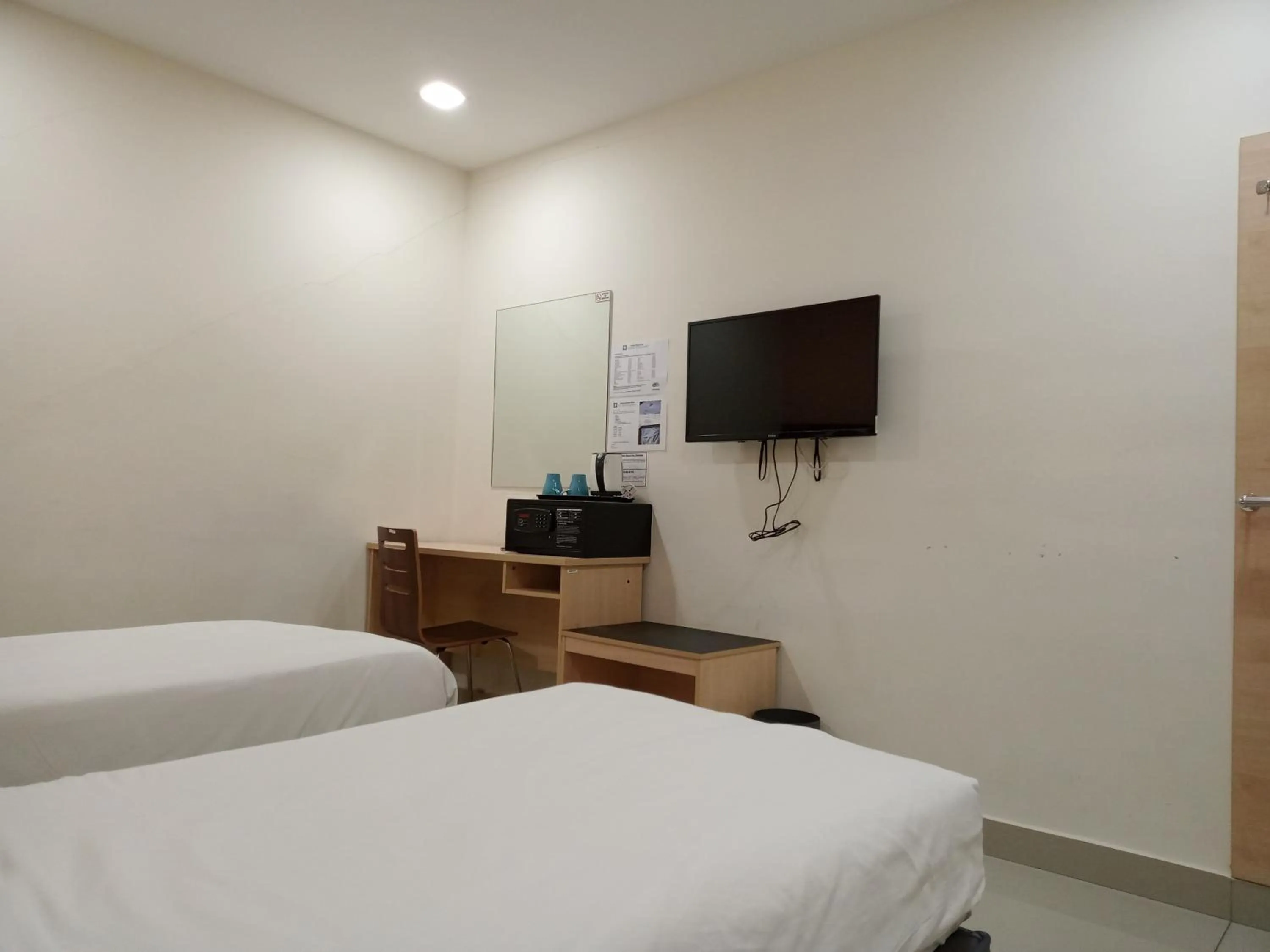 TV and multimedia, Bed in AVENUE BANGI HOTEL