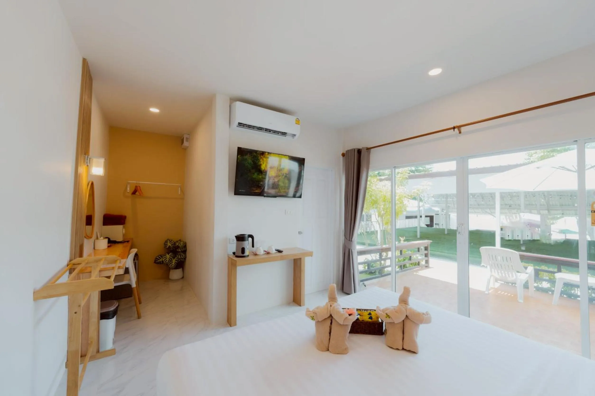 Bed in Samet Lucky Resort