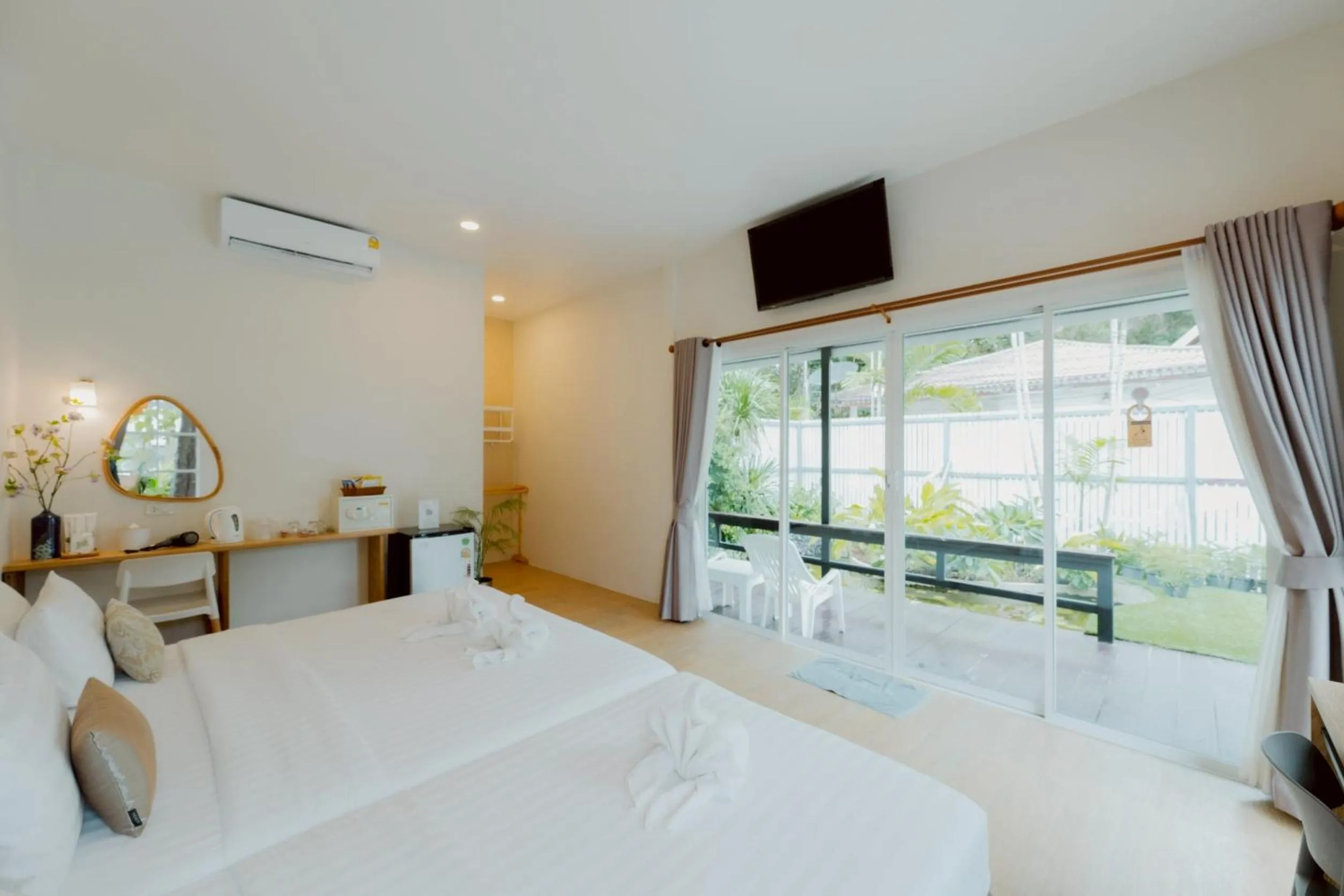 Bed in Samet Lucky Resort