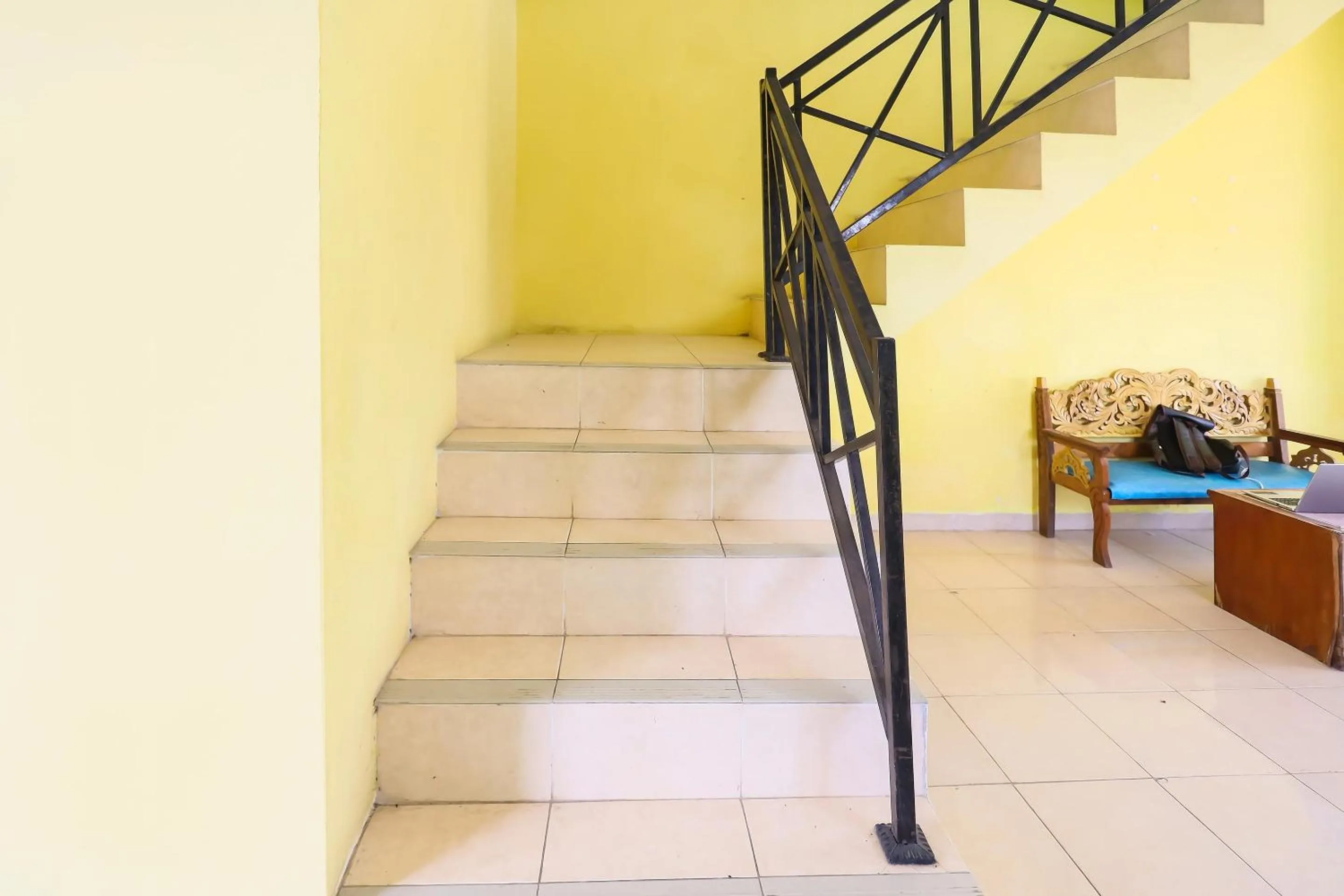 Lobby or reception in Hotel O Penginapan Sulthan Penyengat Syariah