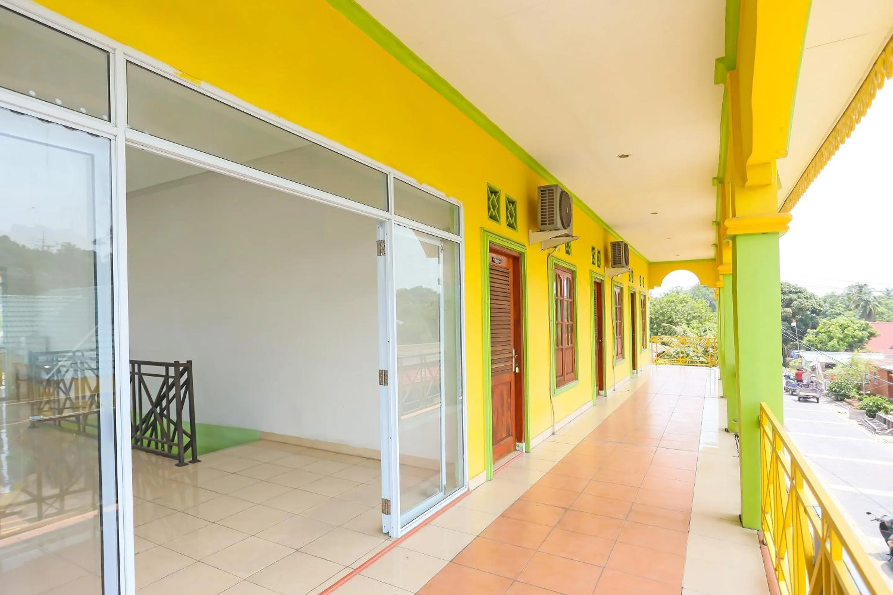 Lobby or reception in Hotel O Penginapan Sulthan Penyengat Syariah