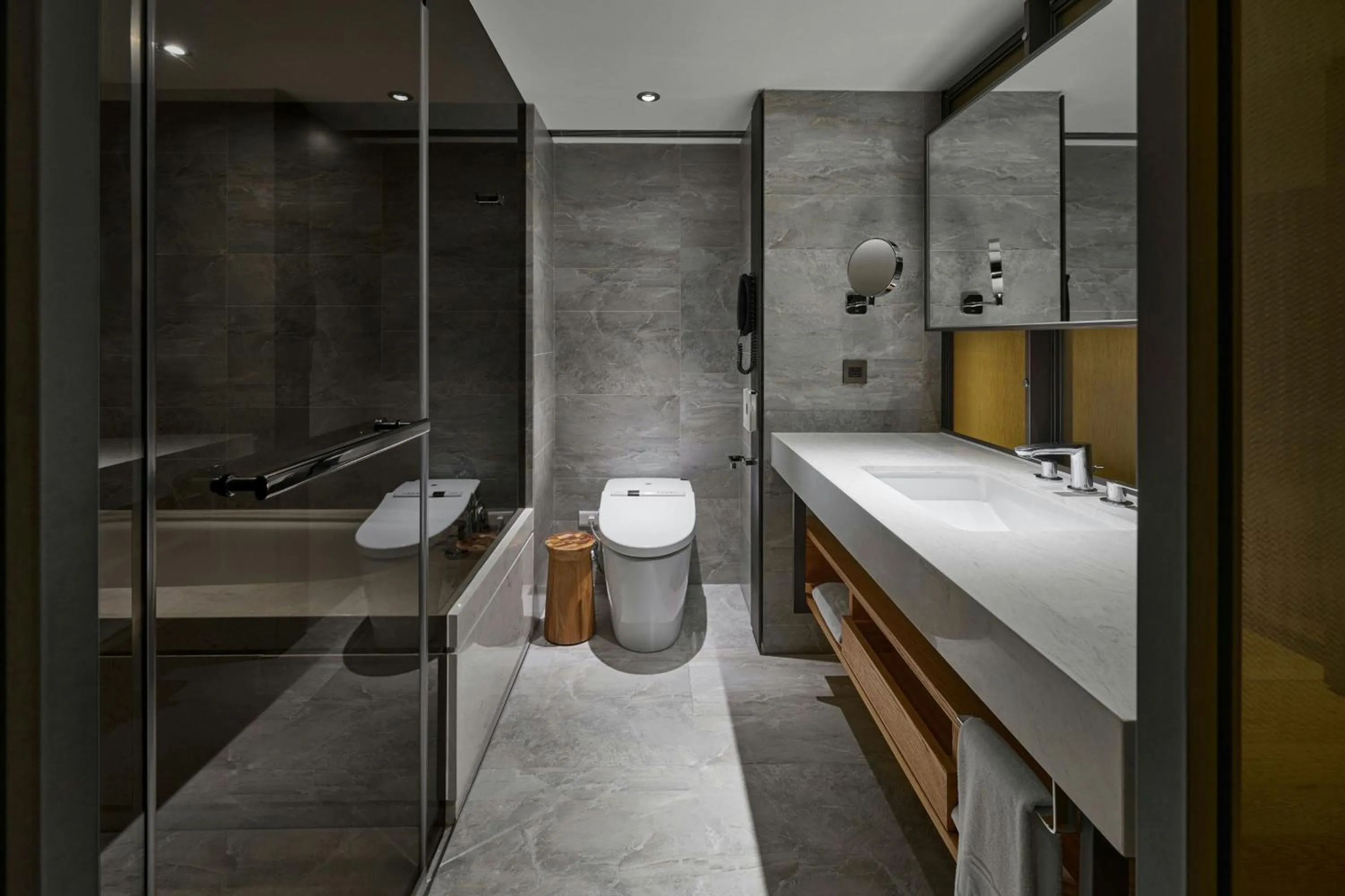 Bathroom, Bed in Madison Taipei, a Tribute Portfolio Hotel