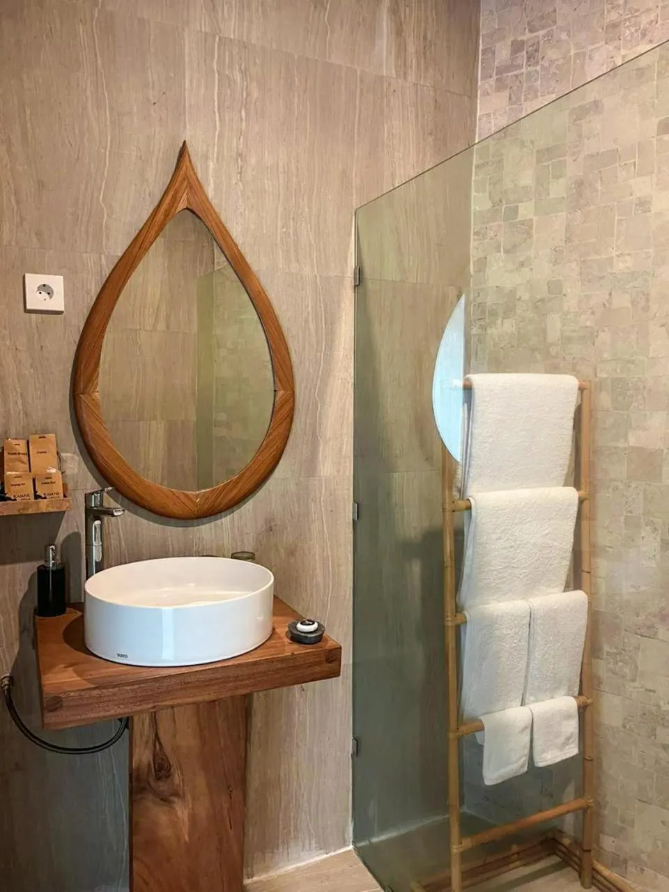 Pravasa Gili Resort by KajaNe