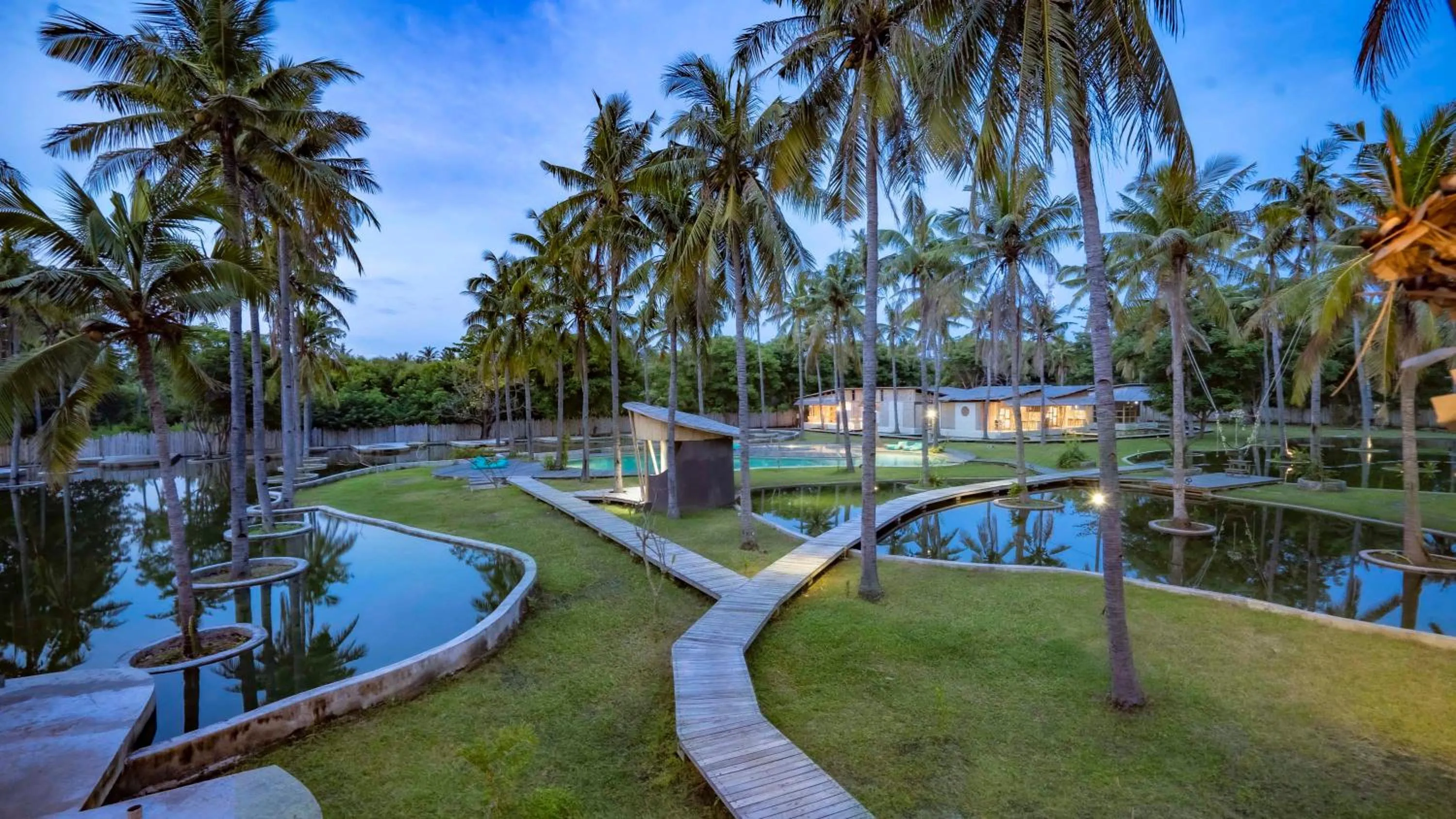 Garden in Pravasa Gili Resort by KajaNe