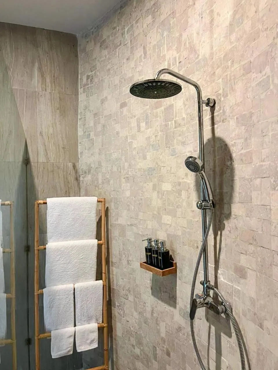 Pravasa Gili Resort by KajaNe