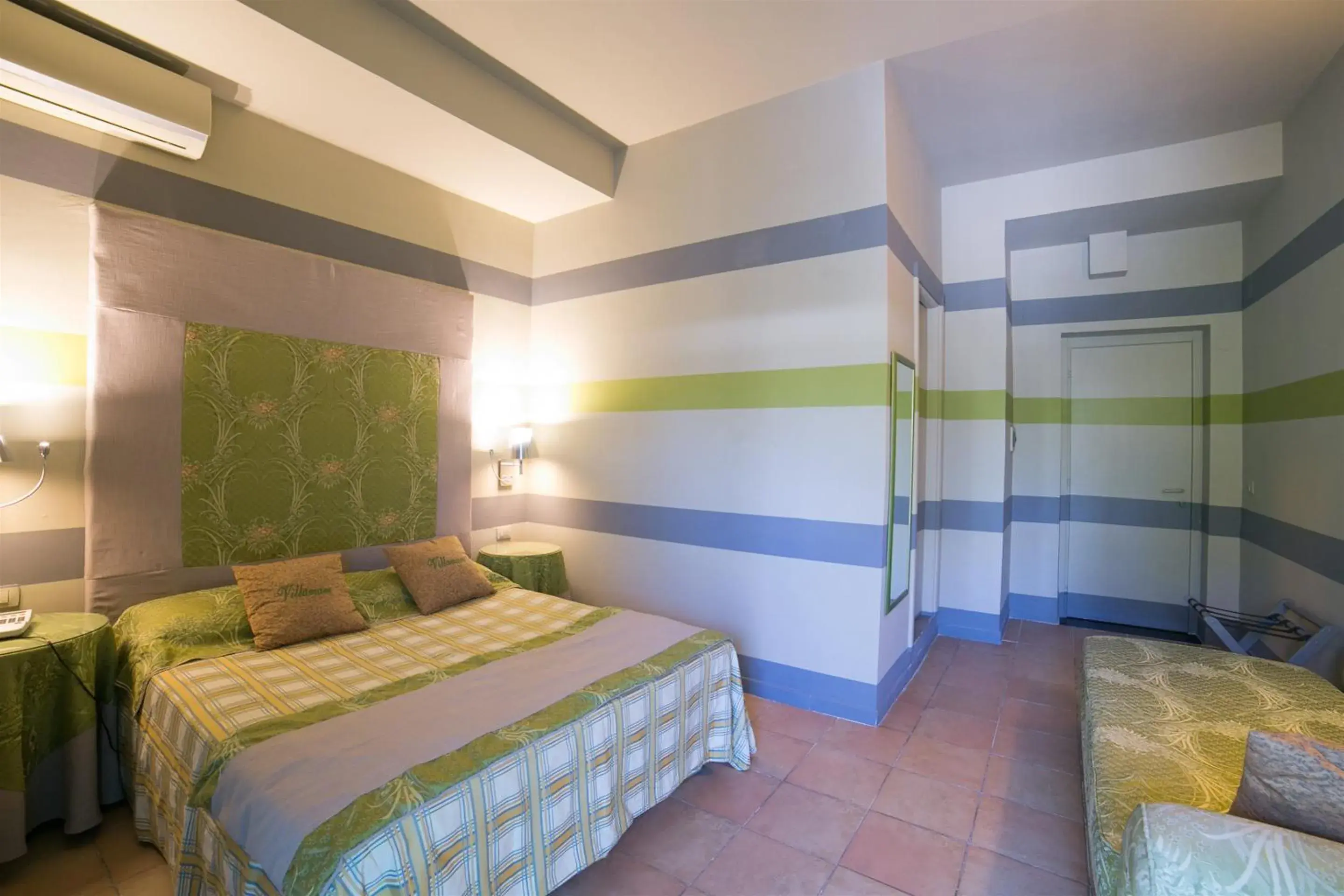 Comfort Triple Room in Hotel Villamare Comfort Triple Room in Hotel Villamare