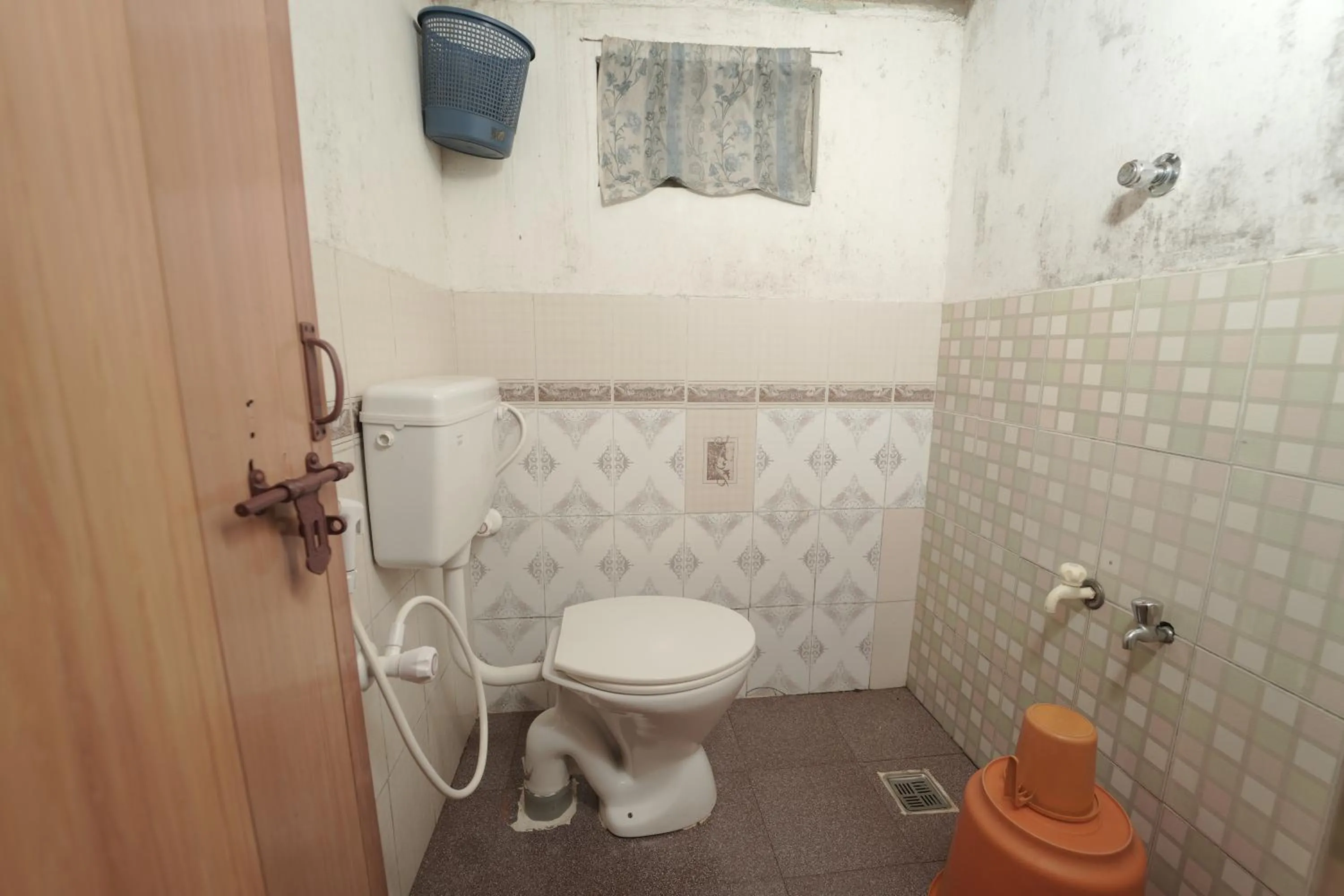 Toilet in JUNGLE PARADISE FARM & GUEST HOUSE