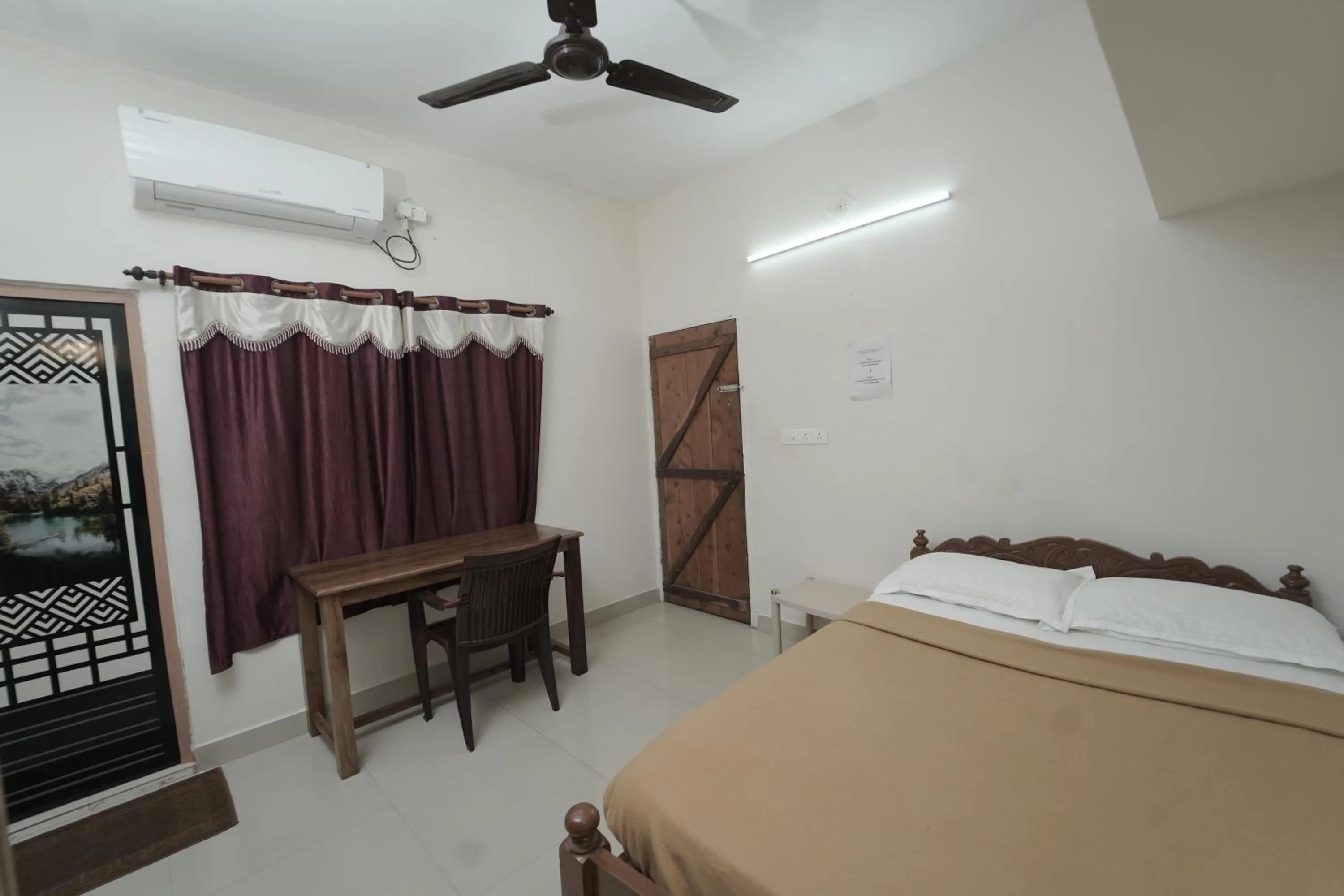 Bed in JUNGLE PARADISE FARM & GUEST HOUSE