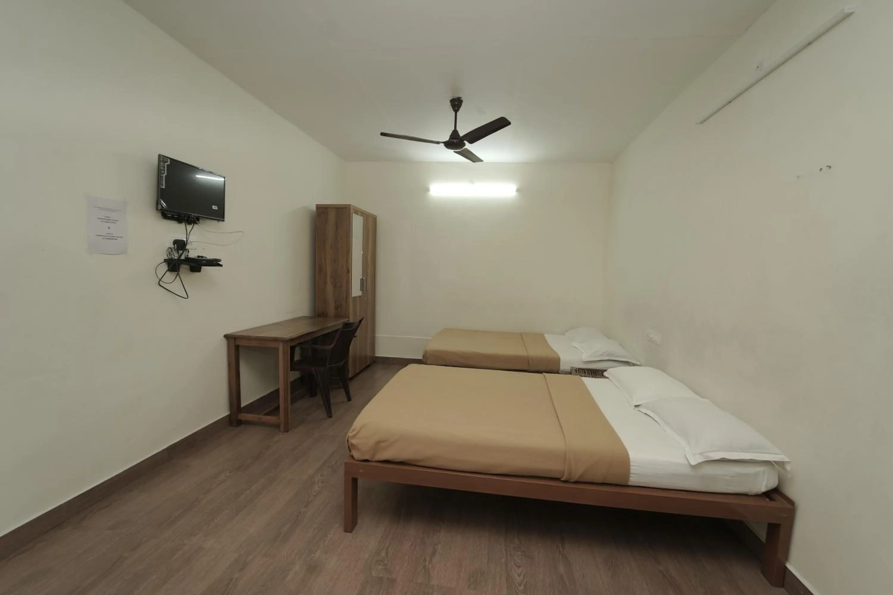 Bed in JUNGLE PARADISE FARM & GUEST HOUSE