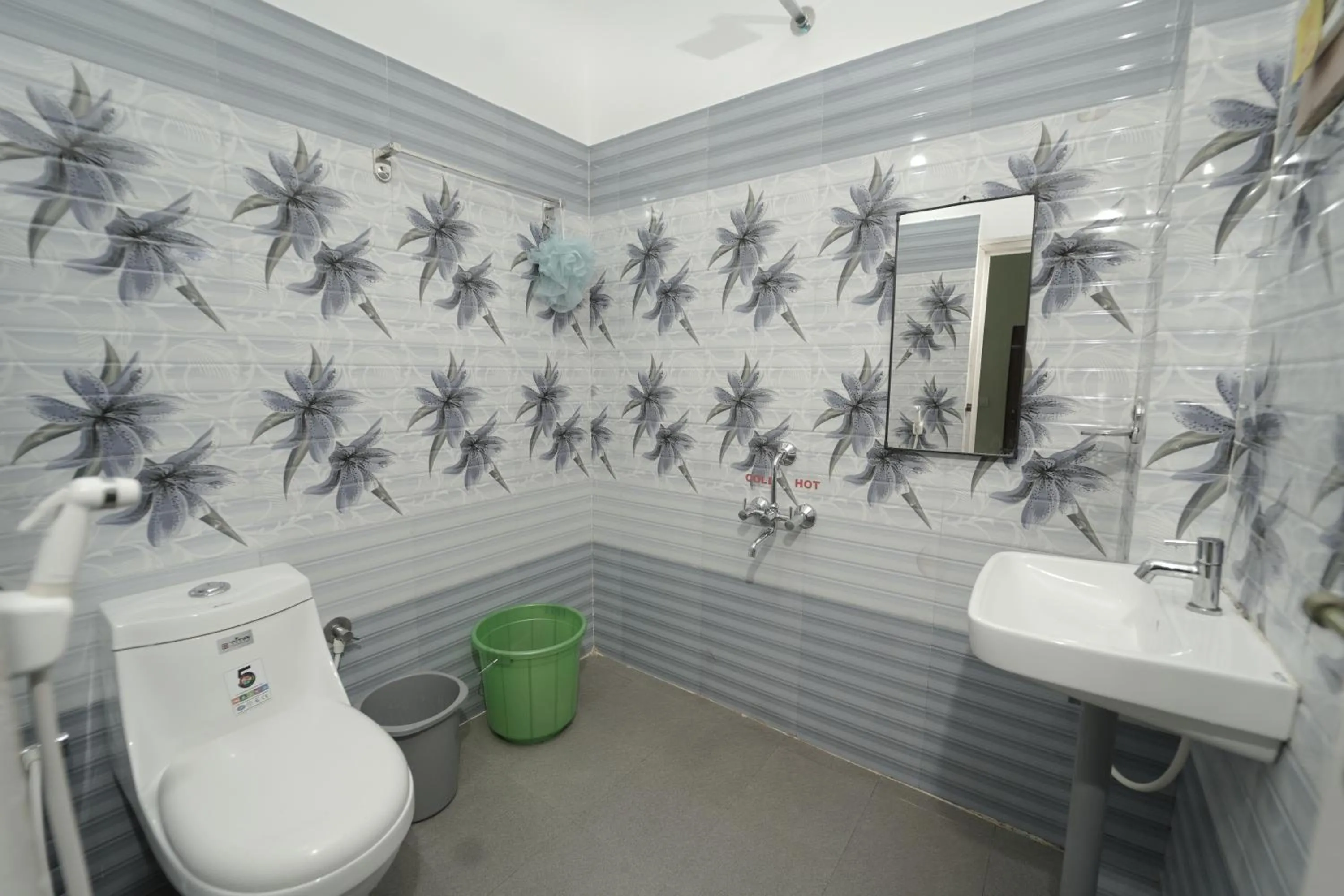 Shower in JUNGLE PARADISE FARM & GUEST HOUSE