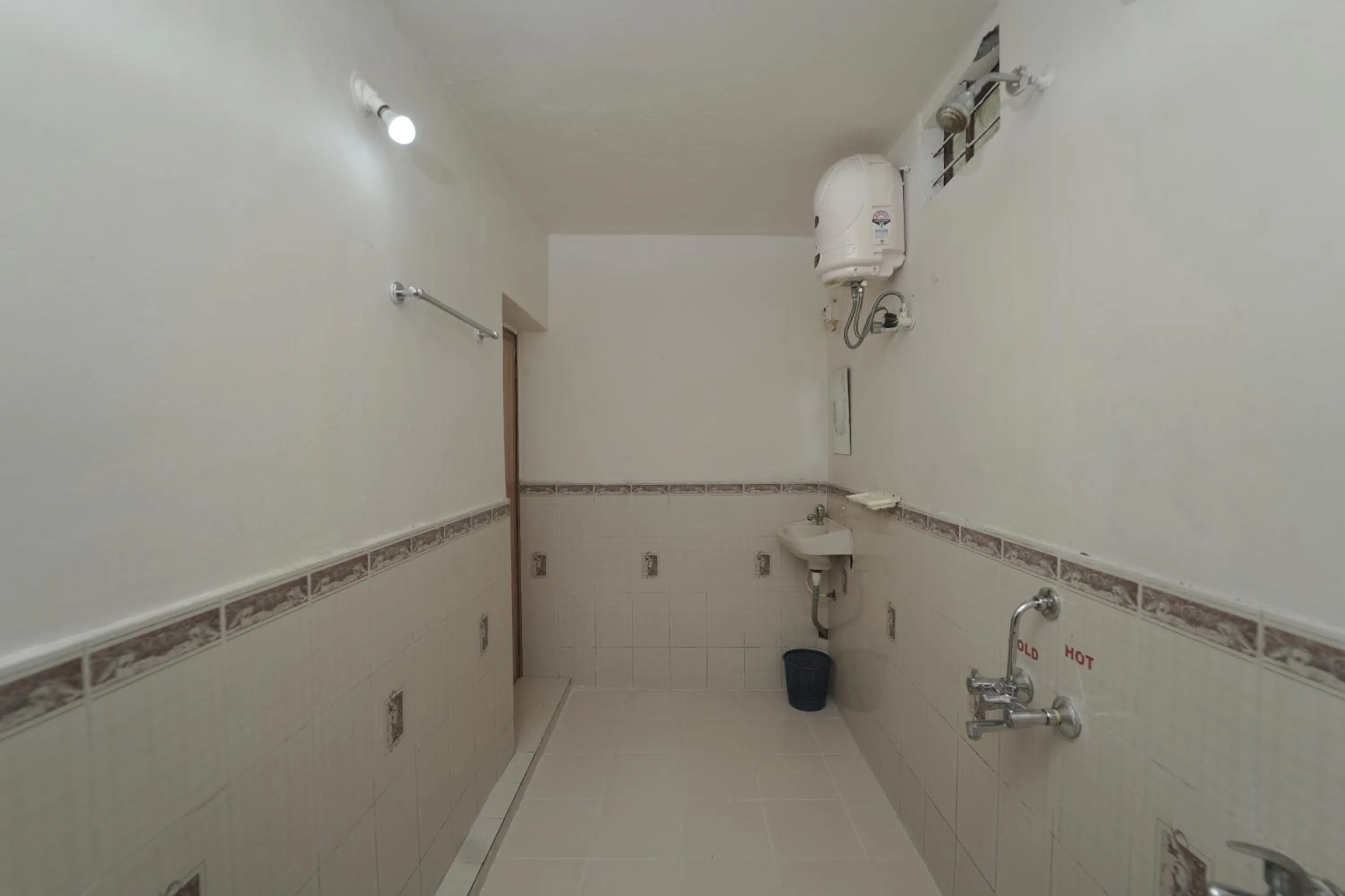 Shower in JUNGLE PARADISE FARM & GUEST HOUSE