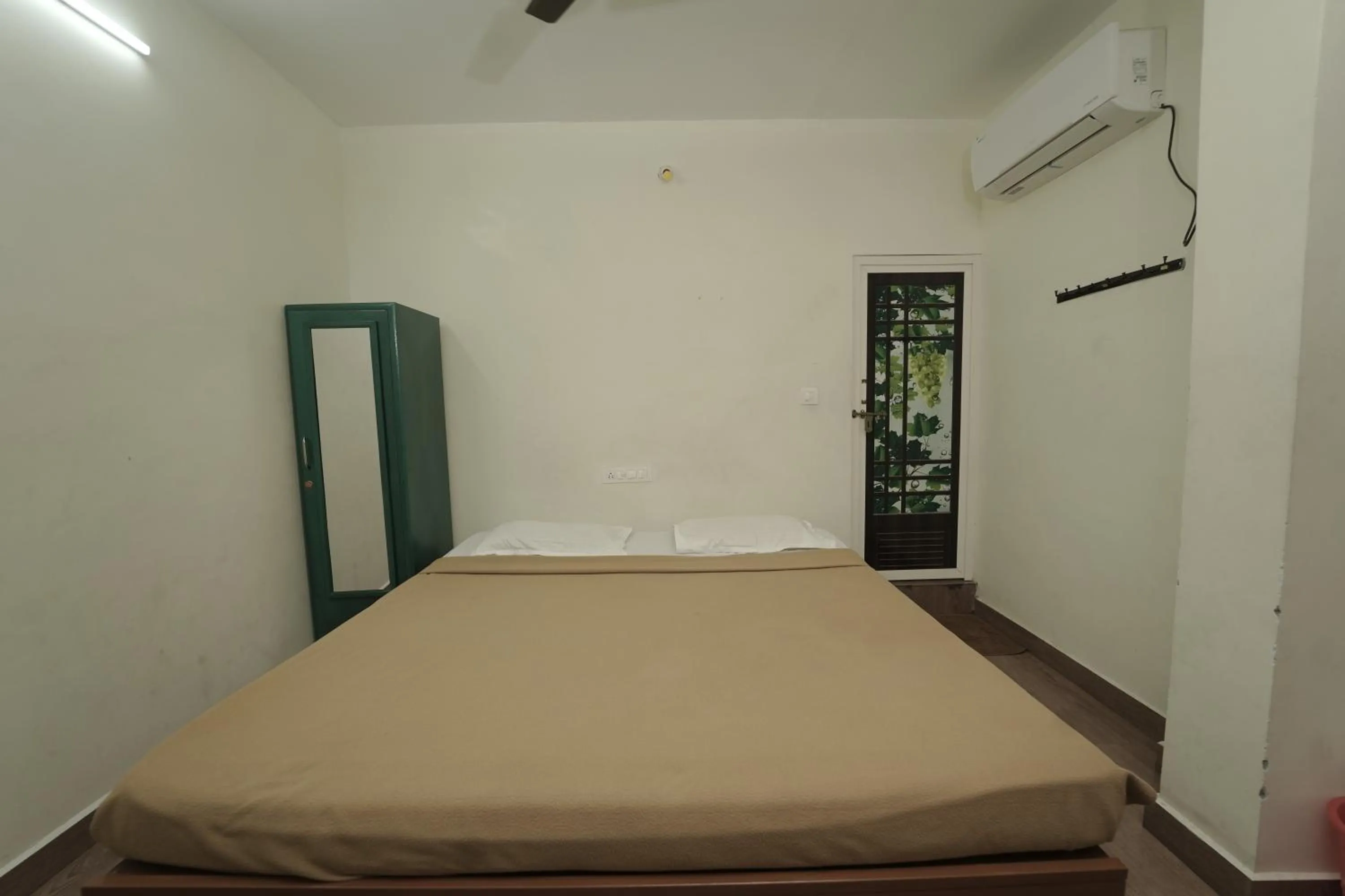 Bed in JUNGLE PARADISE FARM & GUEST HOUSE