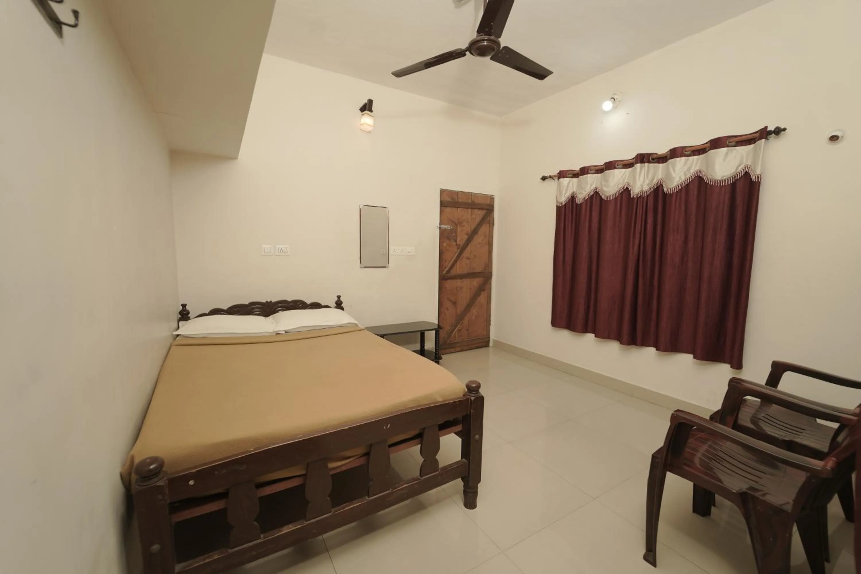 Bed in JUNGLE PARADISE FARM & GUEST HOUSE