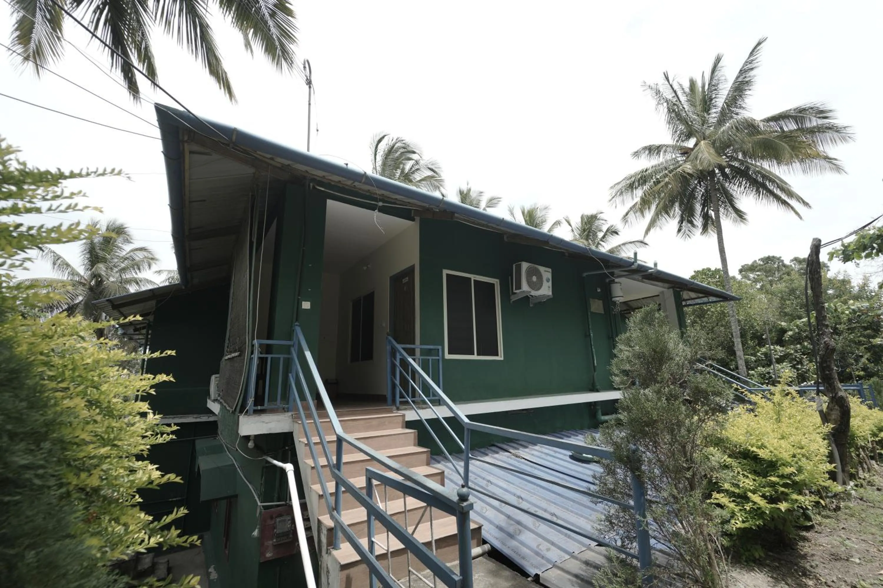 Day in JUNGLE PARADISE FARM & GUEST HOUSE