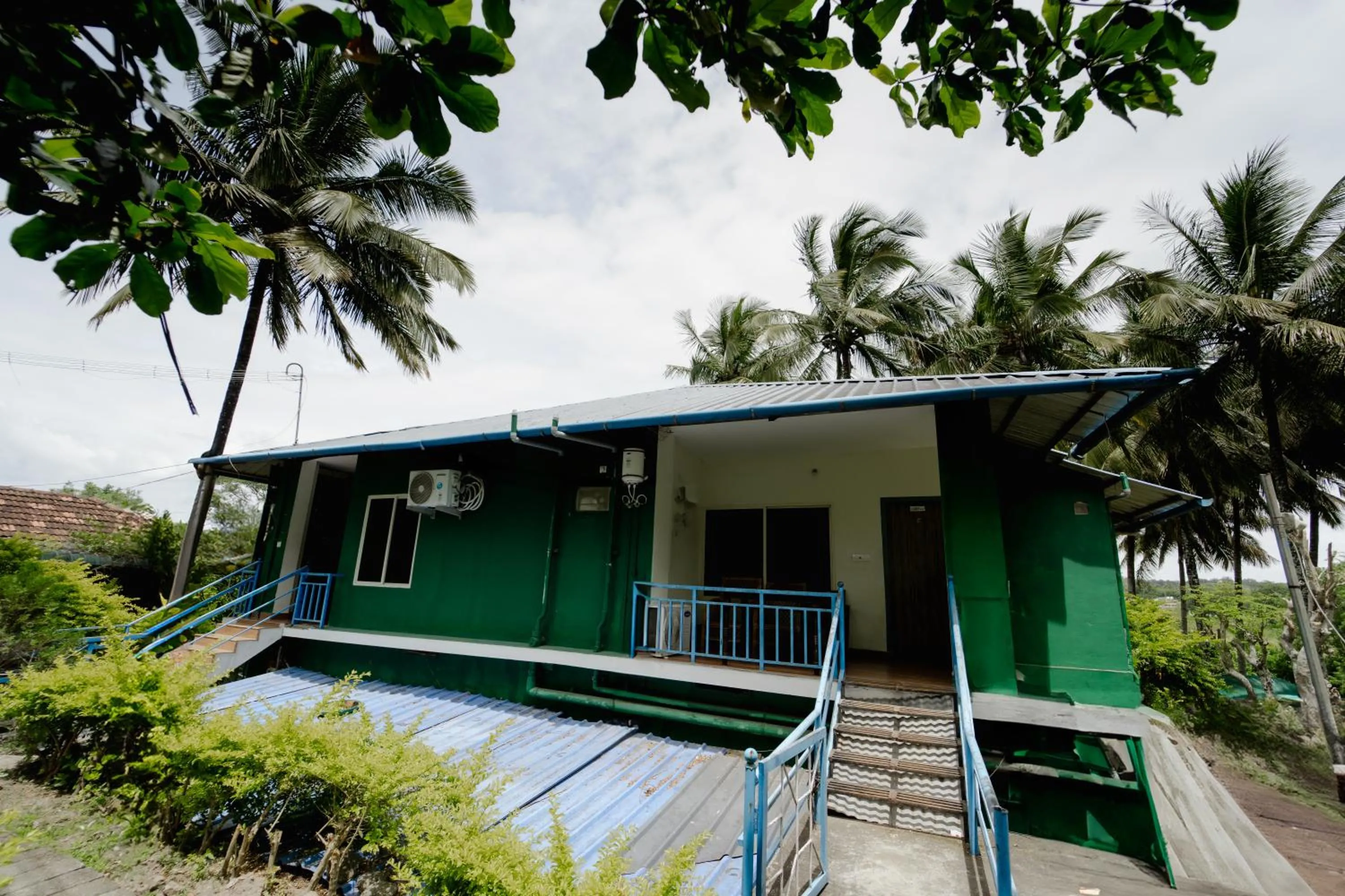 Day in JUNGLE PARADISE FARM & GUEST HOUSE