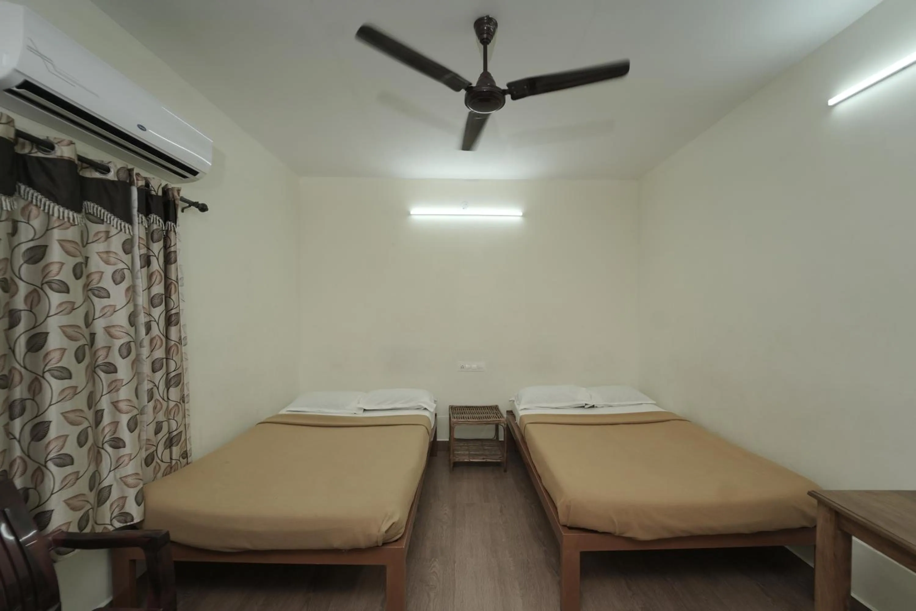 Bed in JUNGLE PARADISE FARM & GUEST HOUSE