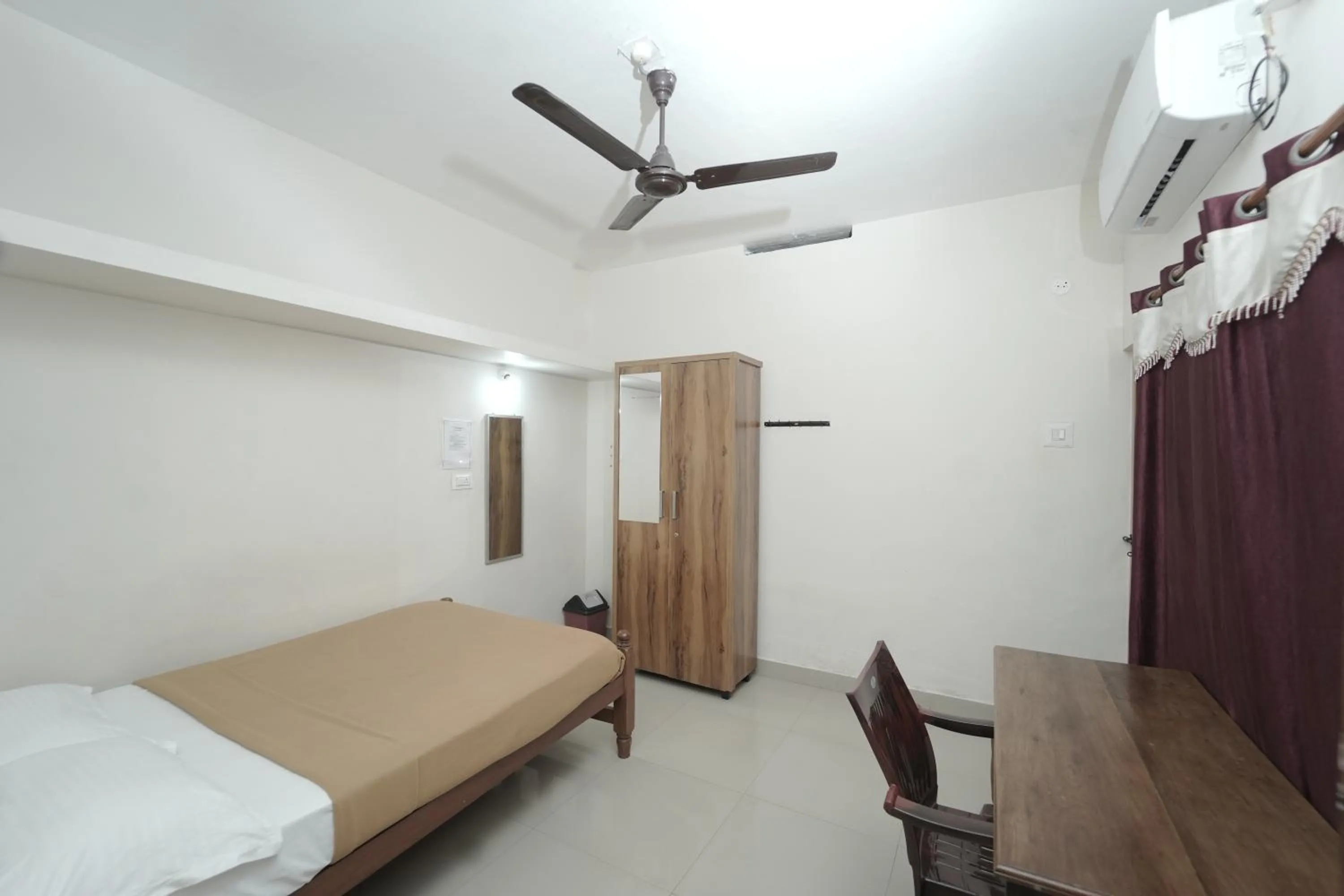 Bed in JUNGLE PARADISE FARM & GUEST HOUSE