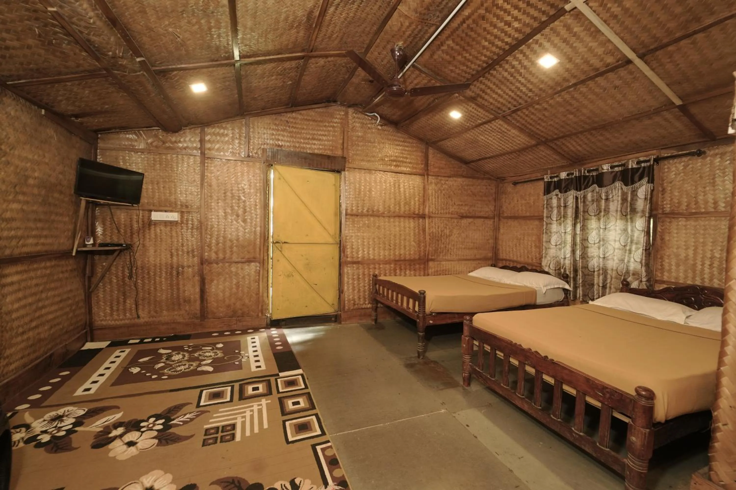 Bed in JUNGLE PARADISE FARM & GUEST HOUSE