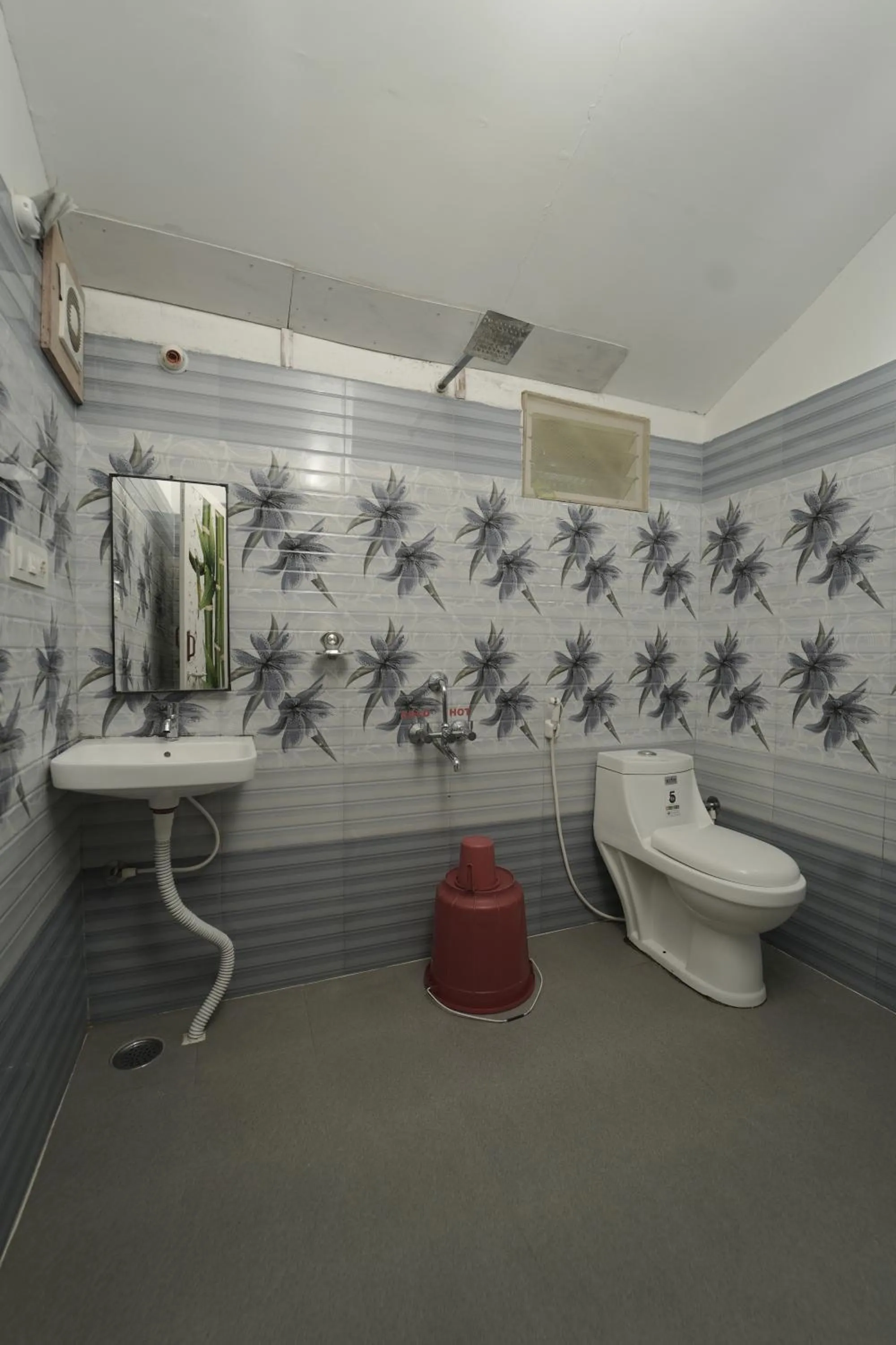 Toilet in JUNGLE PARADISE FARM & GUEST HOUSE