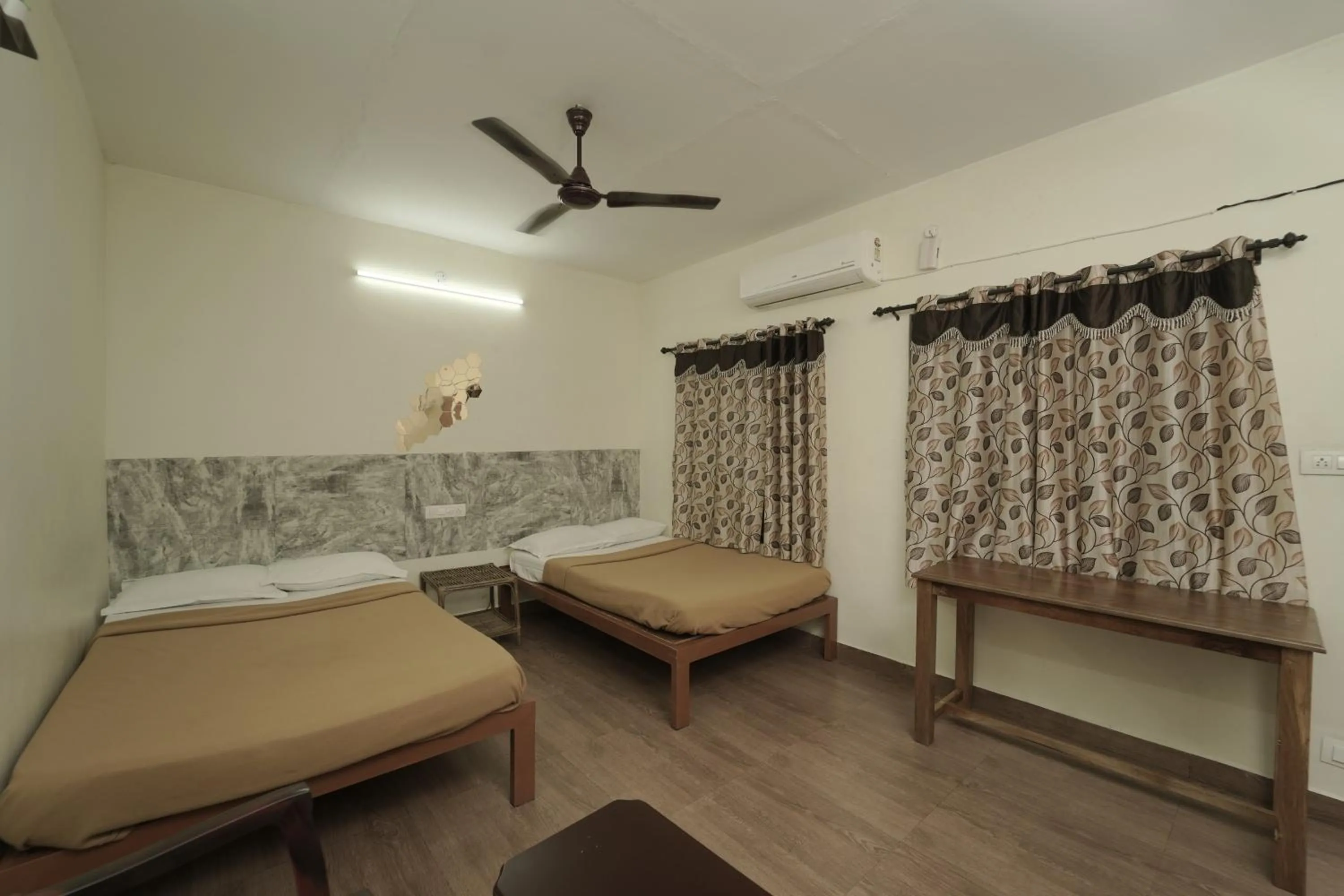 Bed in JUNGLE PARADISE FARM & GUEST HOUSE