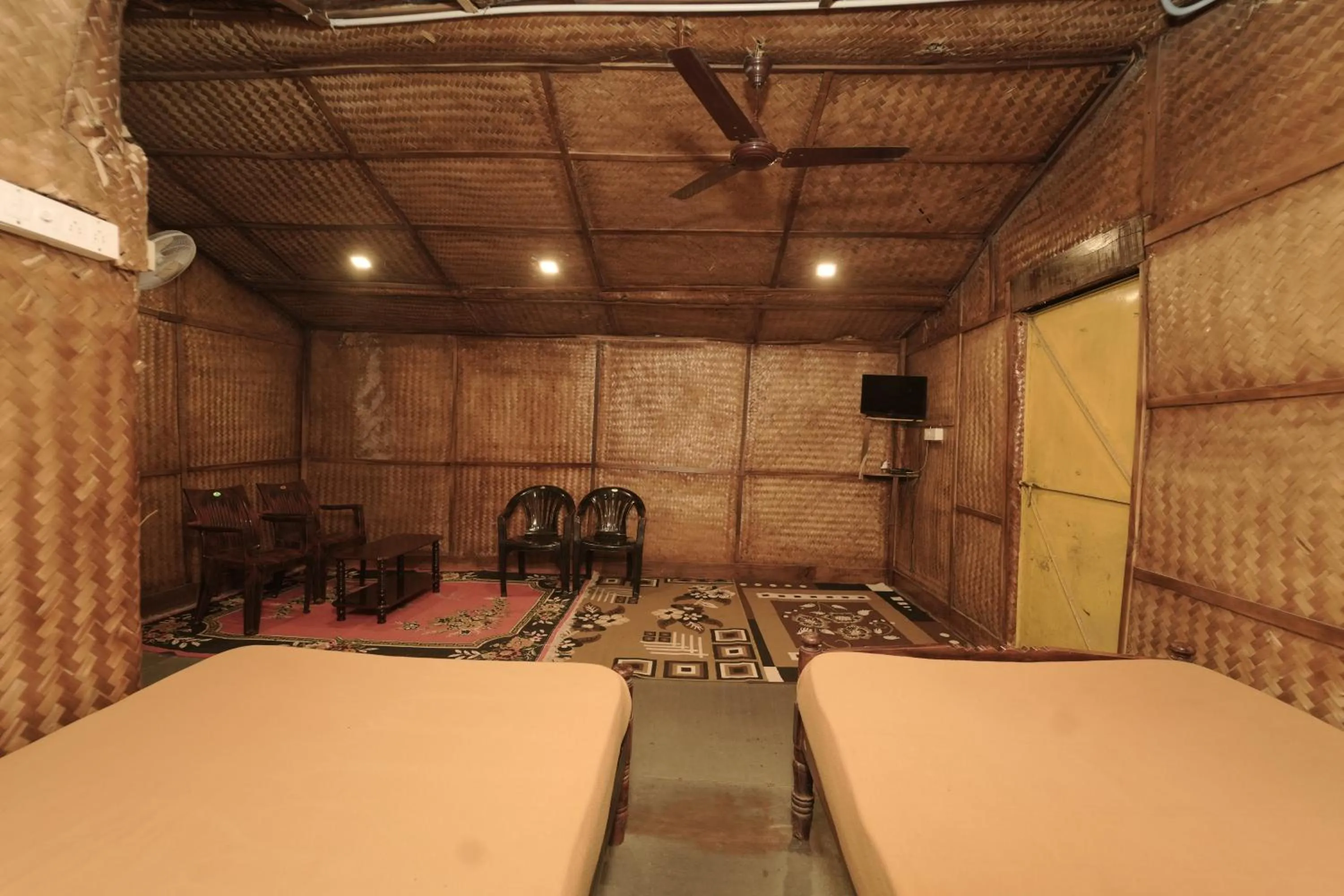 TV and multimedia in JUNGLE PARADISE FARM & GUEST HOUSE