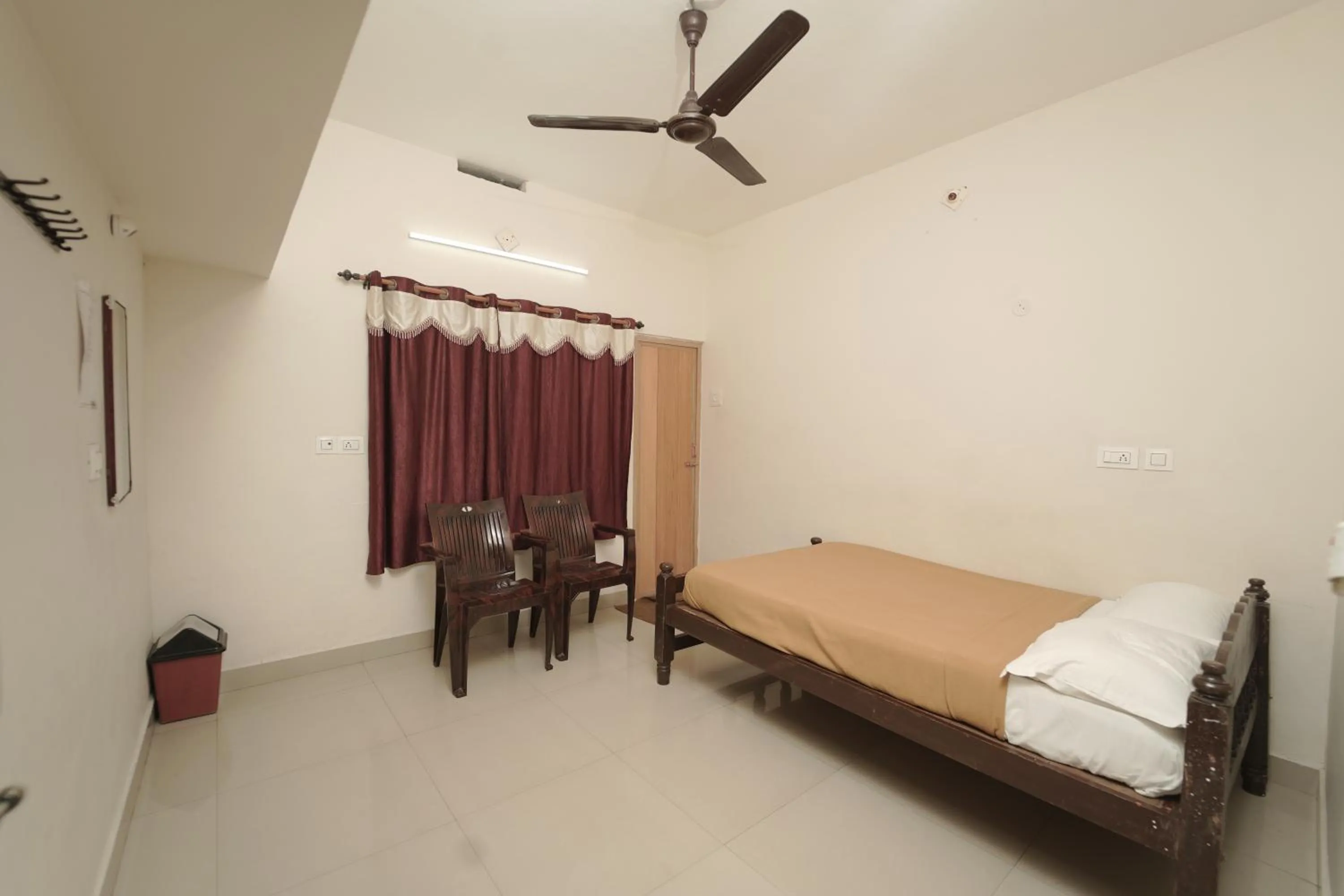 Bed in JUNGLE PARADISE FARM & GUEST HOUSE