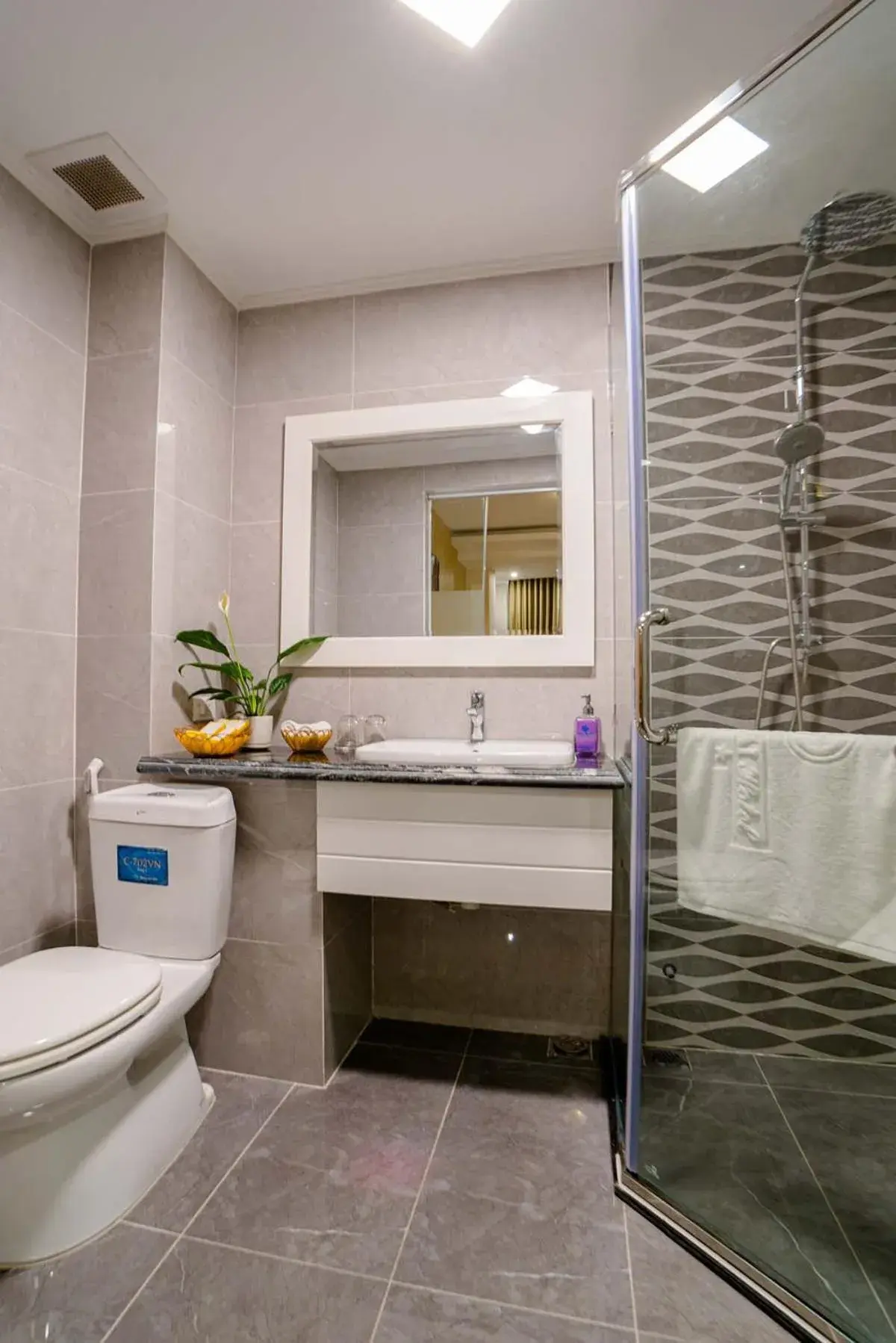 Bathroom in Hoang Hai Hotel Bathroom in Hoang Hai Hotel