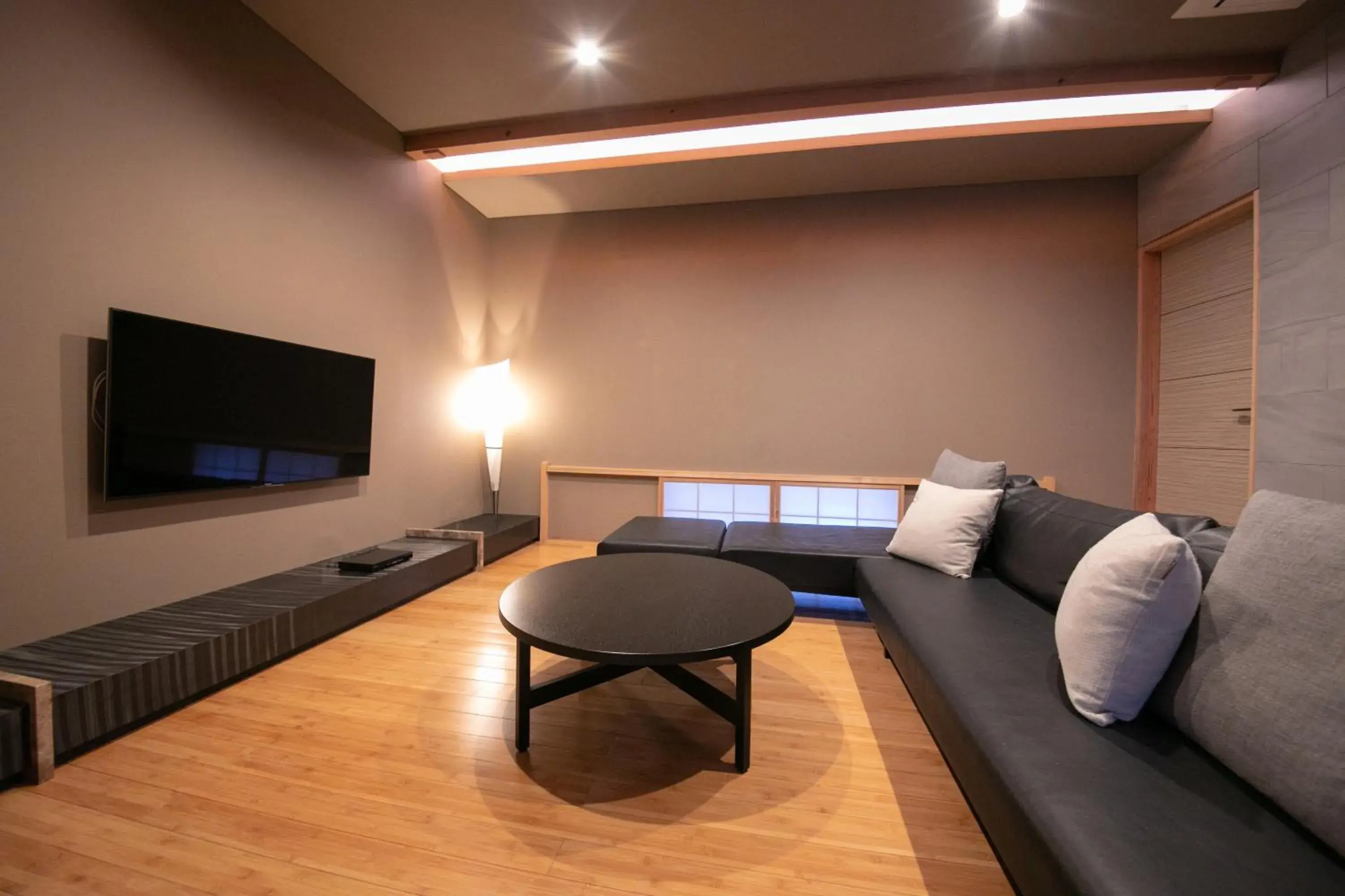 Superior Room with Tatami Area with Semi-Open Air Bath and Indoor Bath - single occupancy - Utsugi - in Yufuin Bettei Itsuki Superior Room with Tatami Area with Semi-Open Air Bath and Indoor Bath - single occupancy - Utsugi - in Yufuin Bettei Itsuki