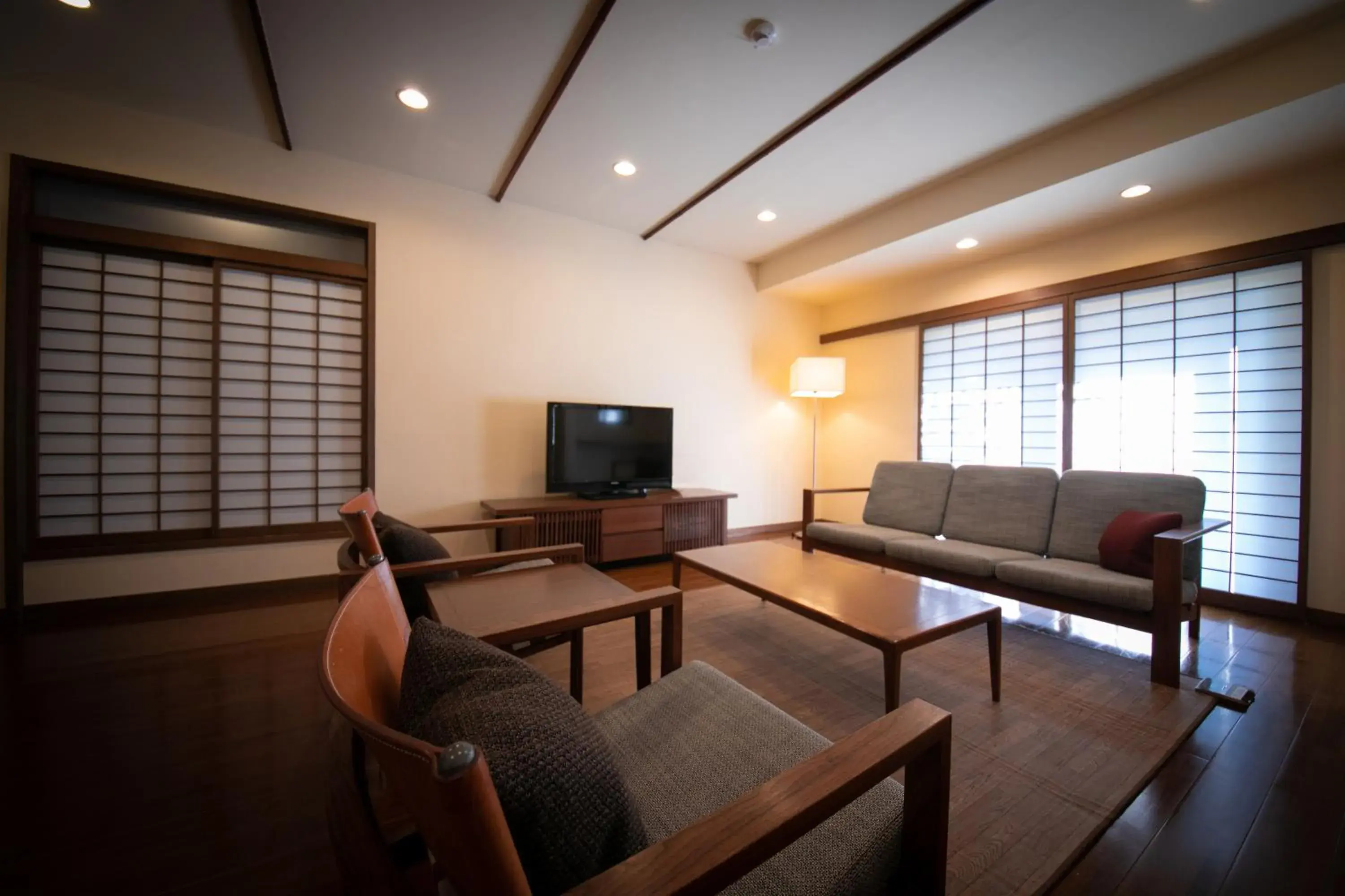 Deluxe Room with Tatami Area with Semi-Open Air Bath and Indoor Bath - single occupancy - Yamaboushi - in Yufuin Bettei Itsuki Deluxe Room with Tatami Area with Semi-Open Air Bath and Indoor Bath - single occupancy - Yamaboushi - in Yufuin Bettei Itsuki