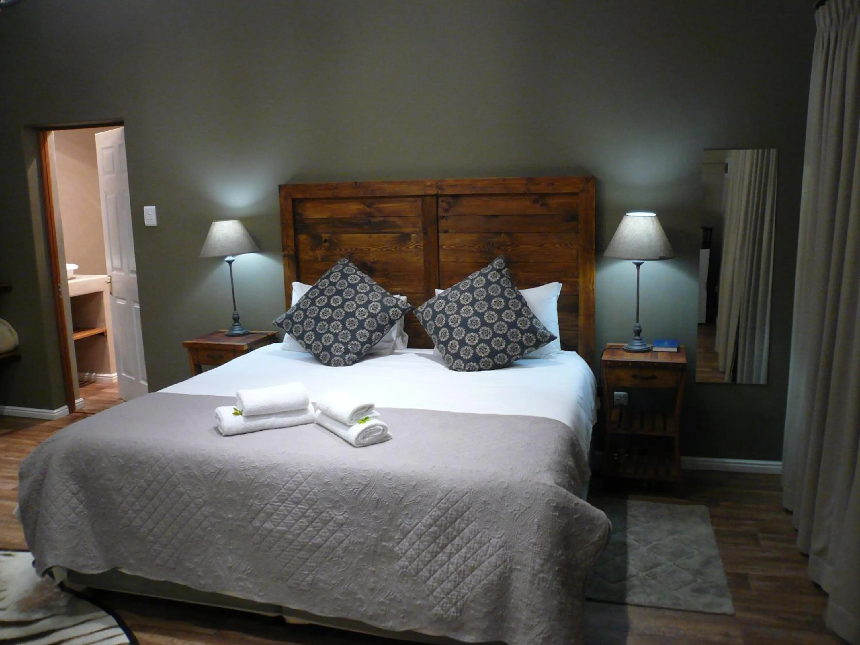 Bedroom, Bed in Die Herehuis