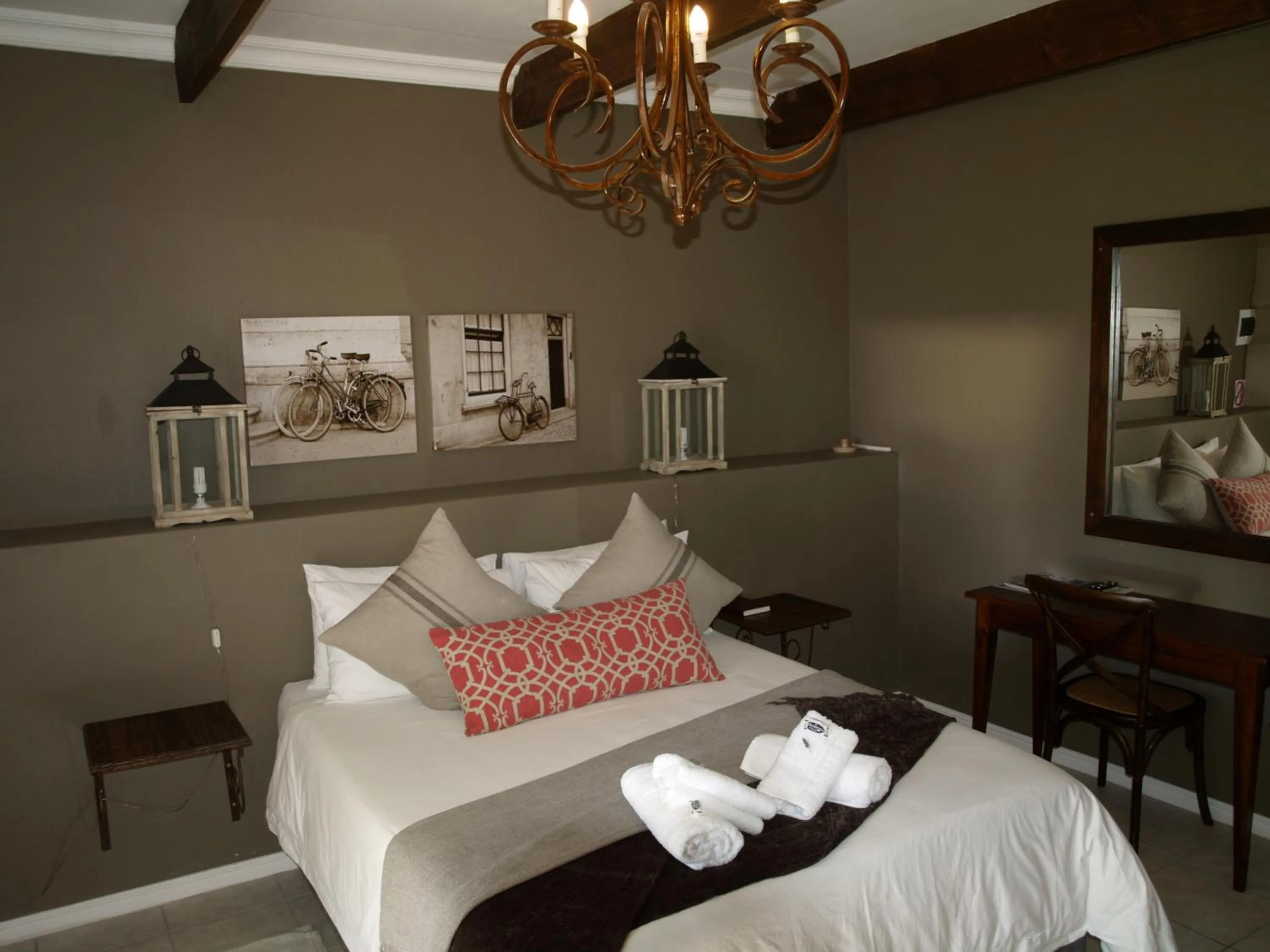 Bedroom, Bed in Die Herehuis