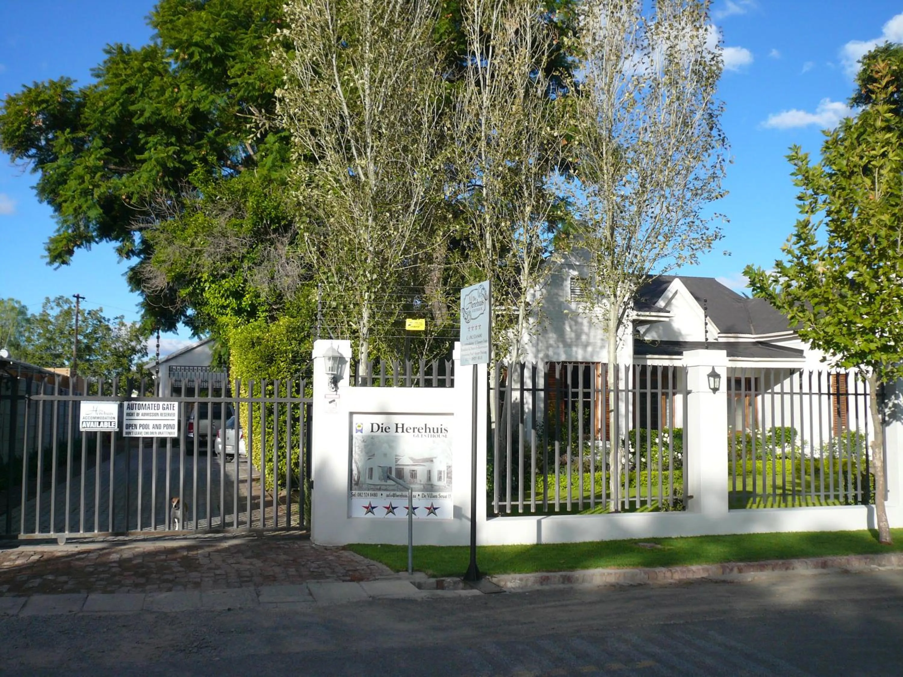 Facade/entrance in Die Herehuis